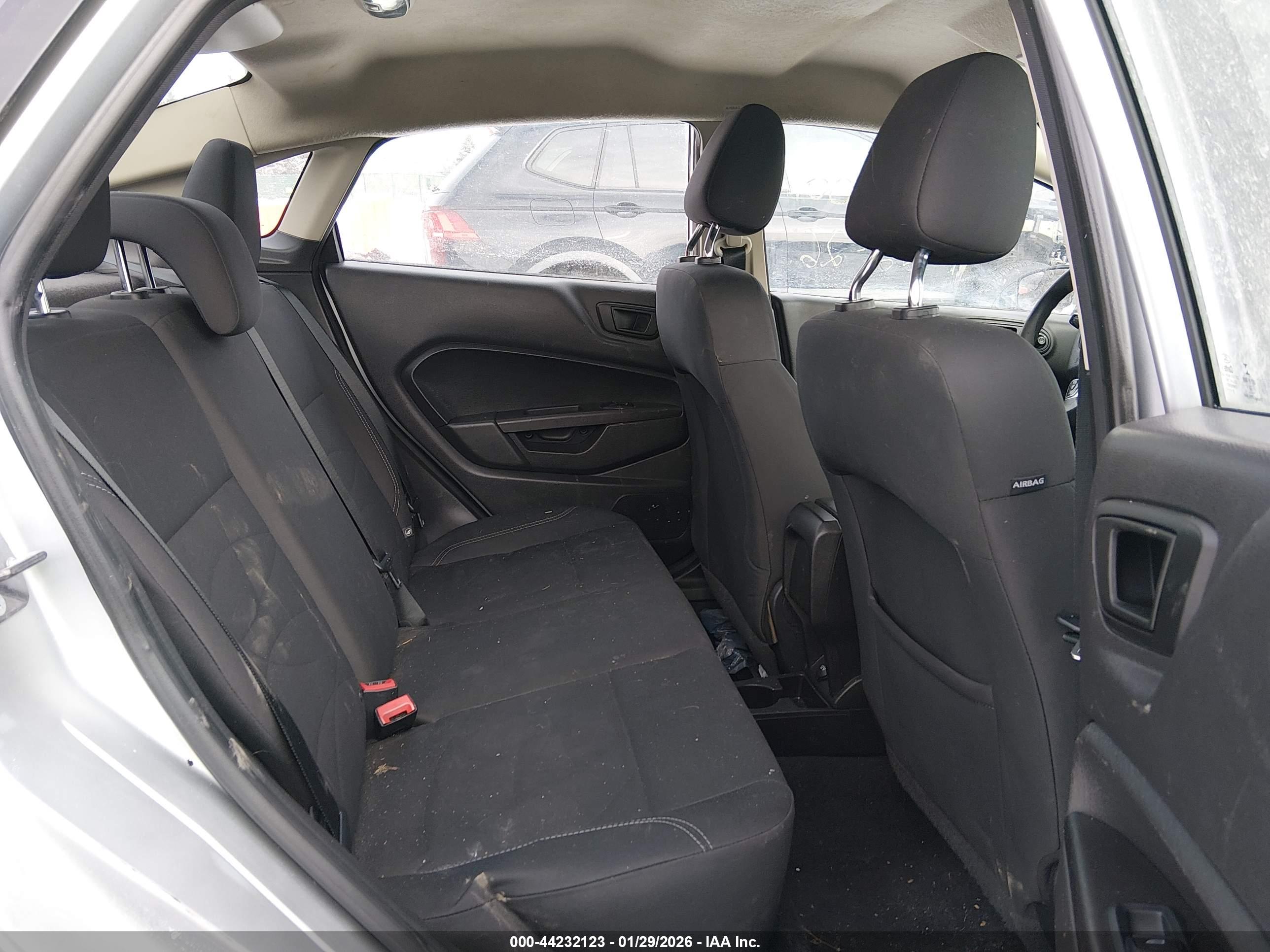 FORD FIESTA image 8