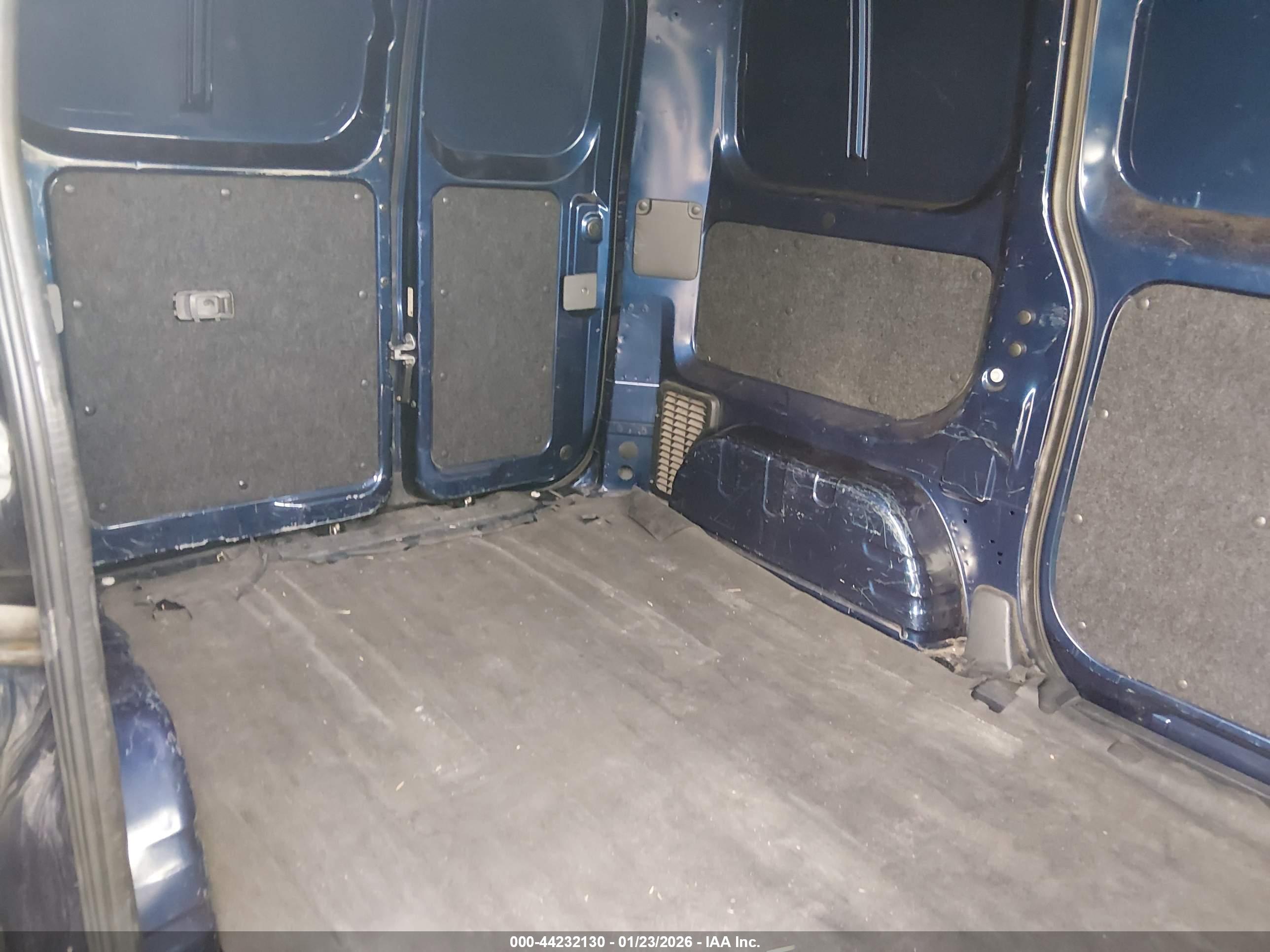 NISSAN NV200 image 8