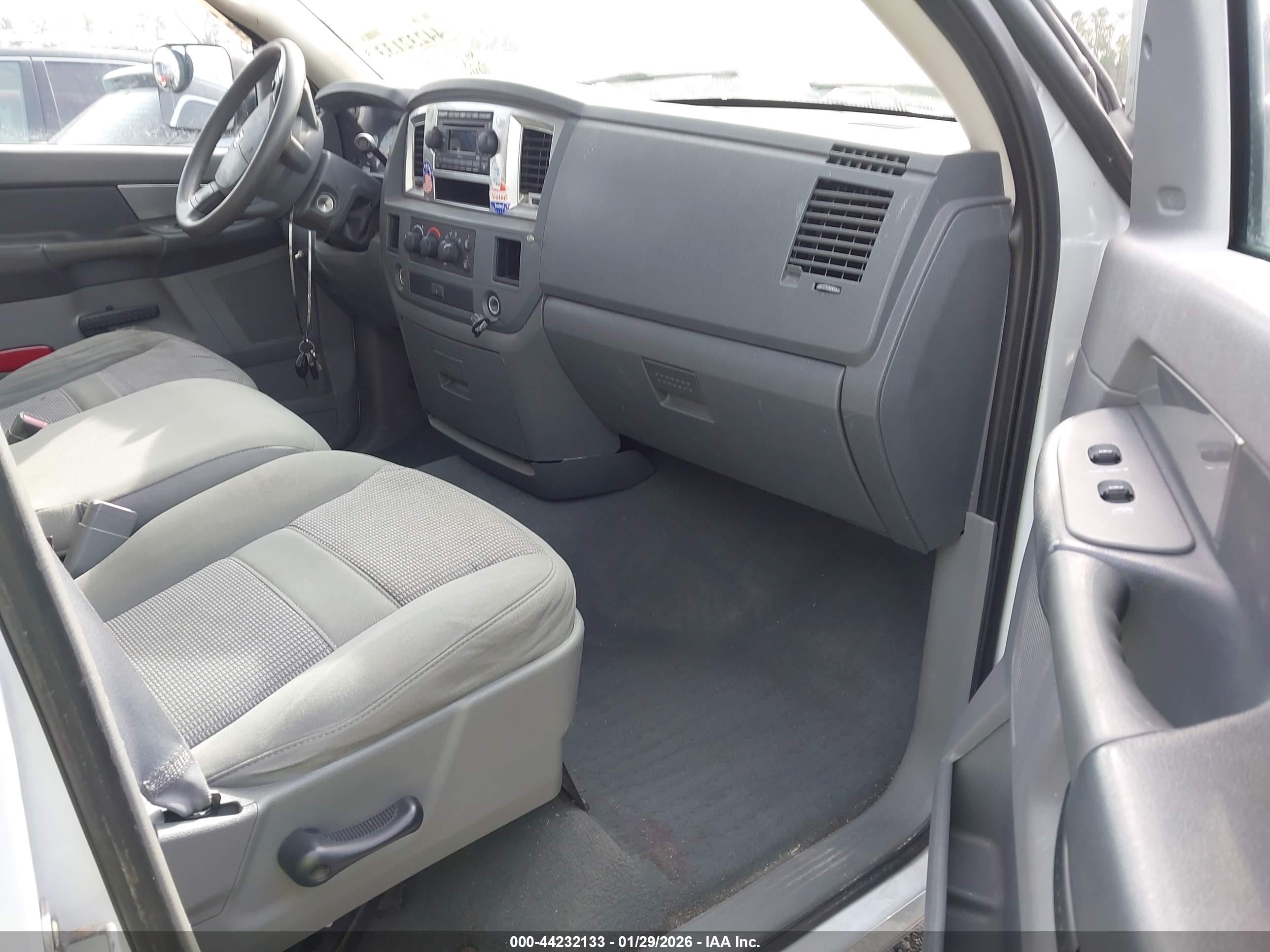 DODGE RAM image 5