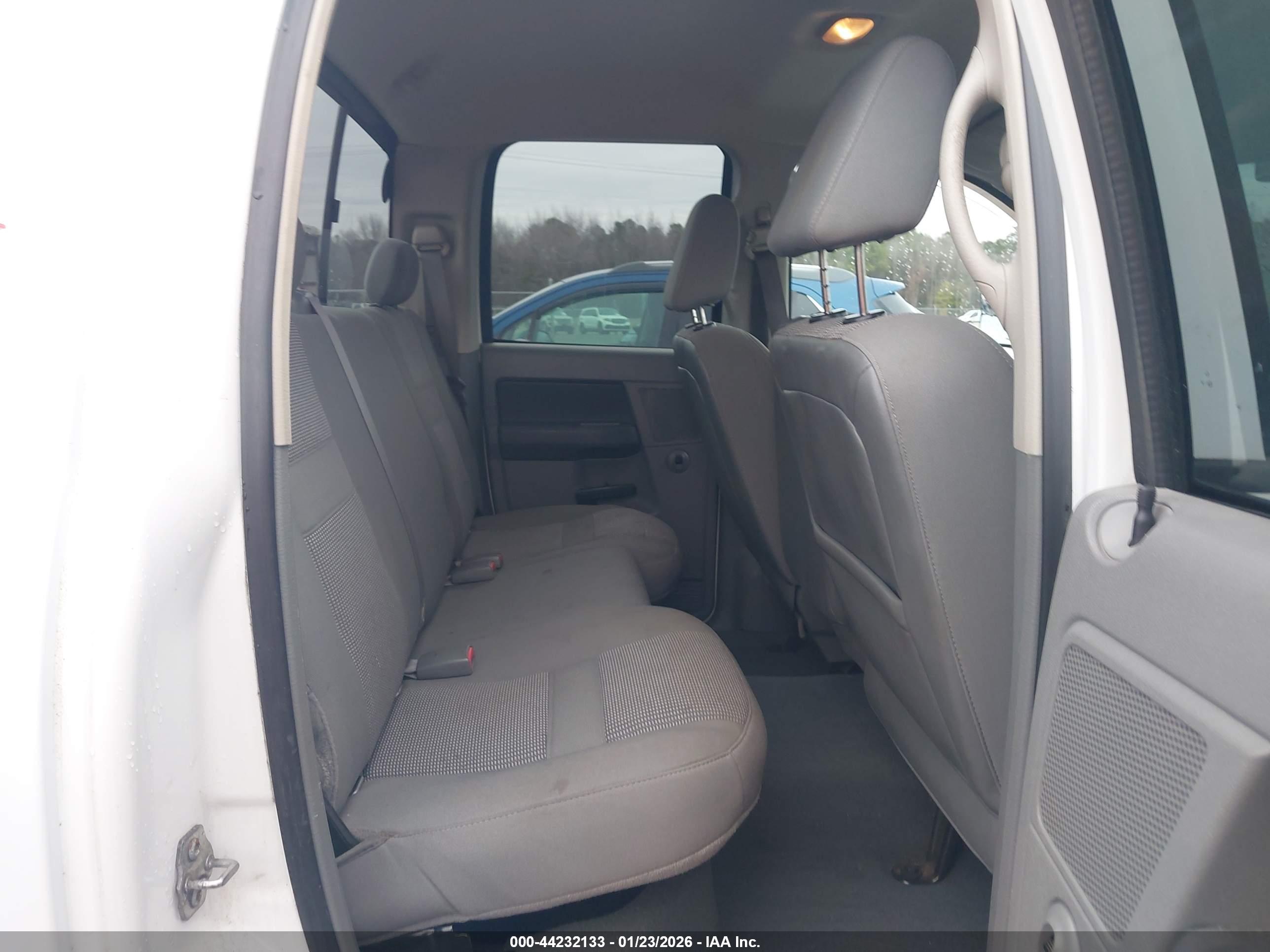 DODGE RAM image 8