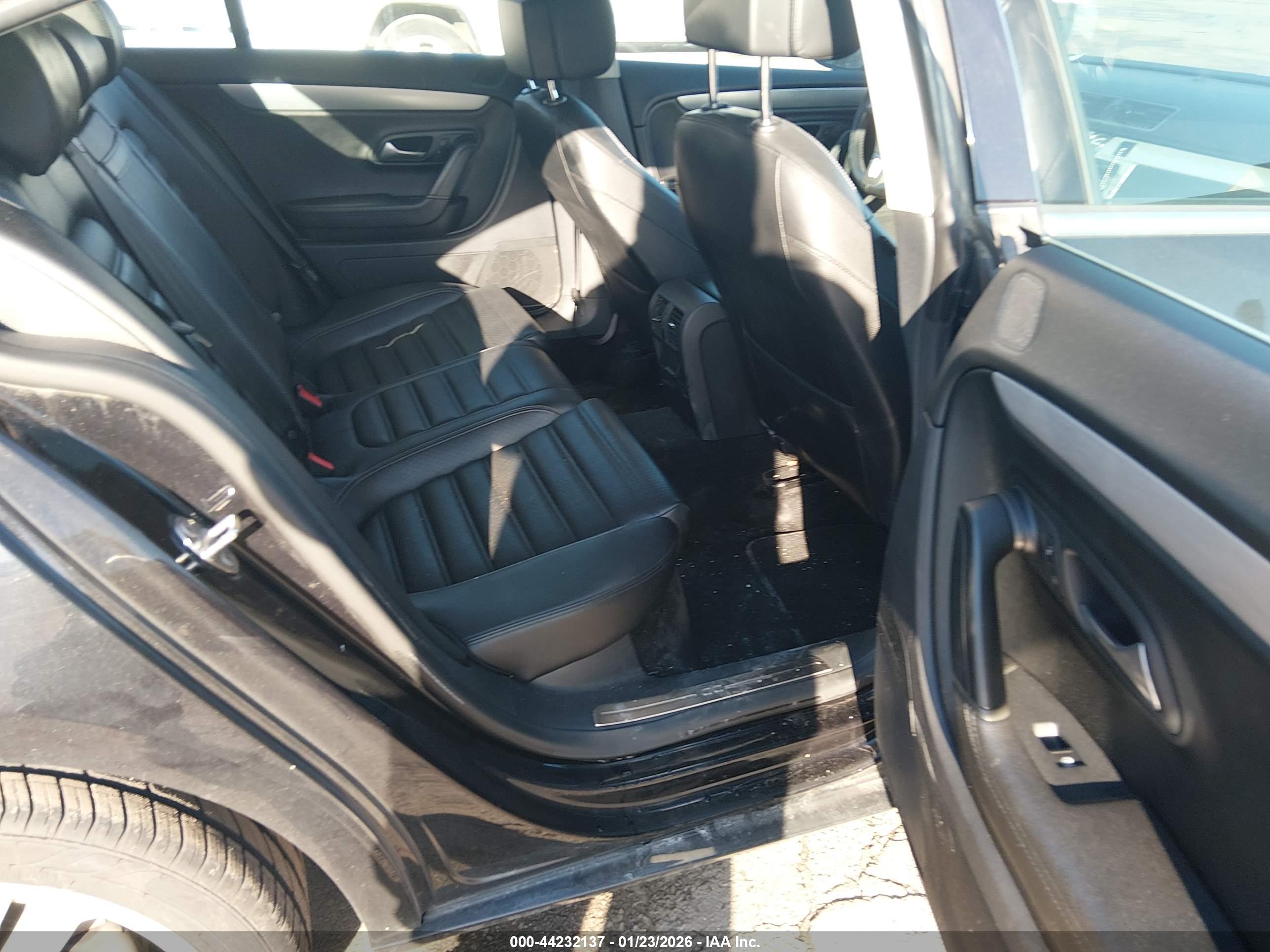 VOLKSWAGEN CC image 8
