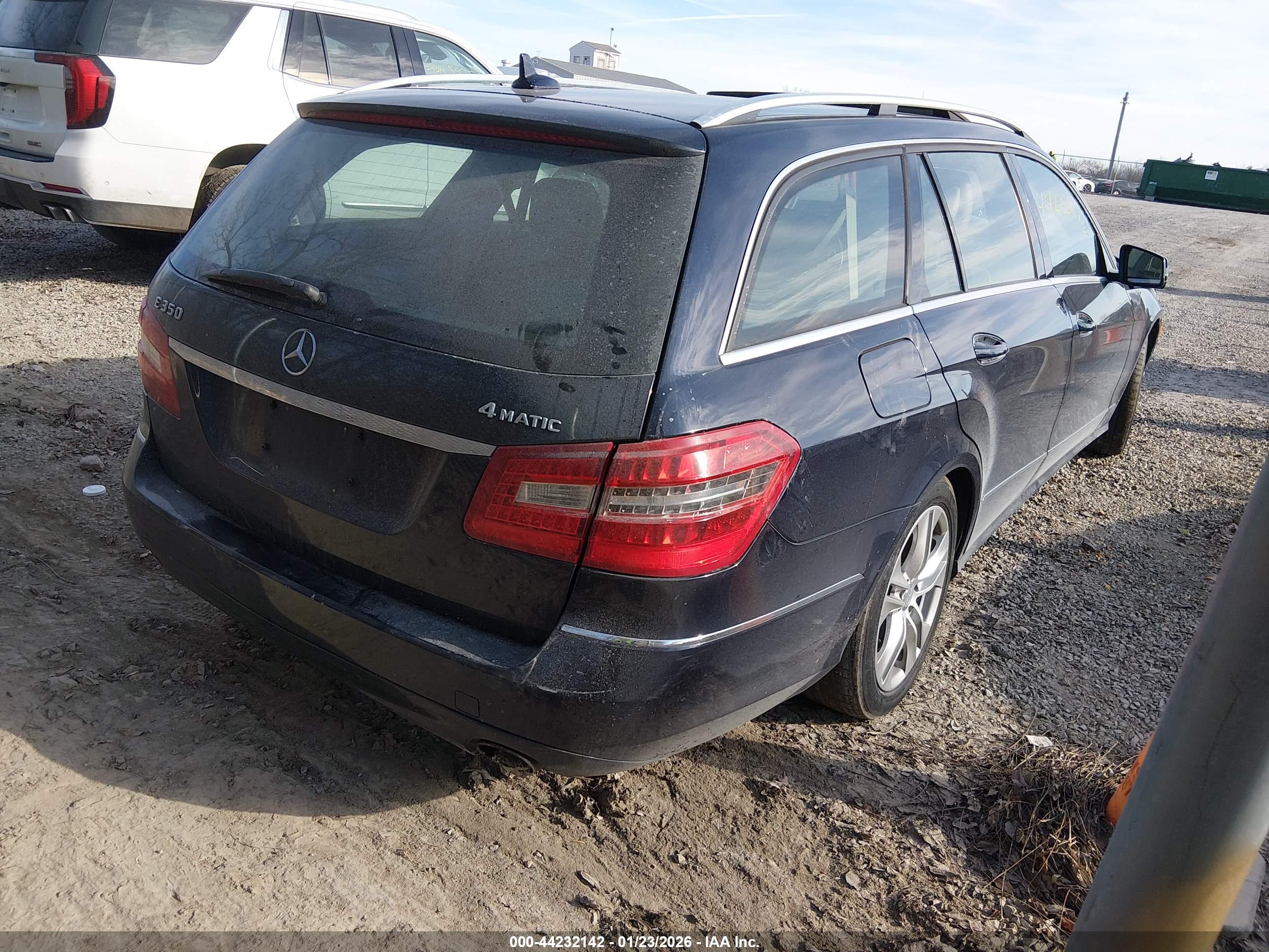 MERCEDES-BENZ E image 4