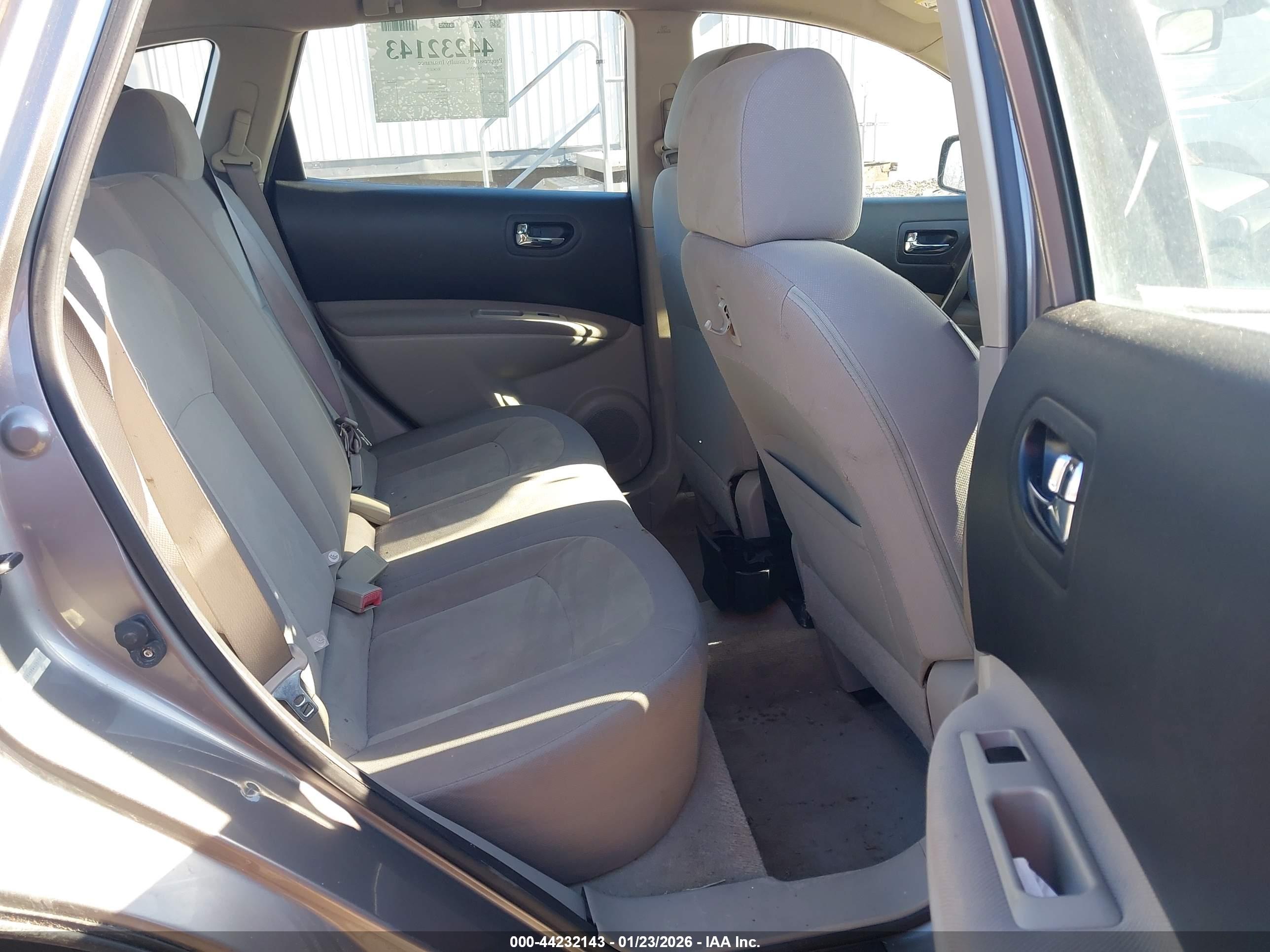NISSAN ROGUE image 8
