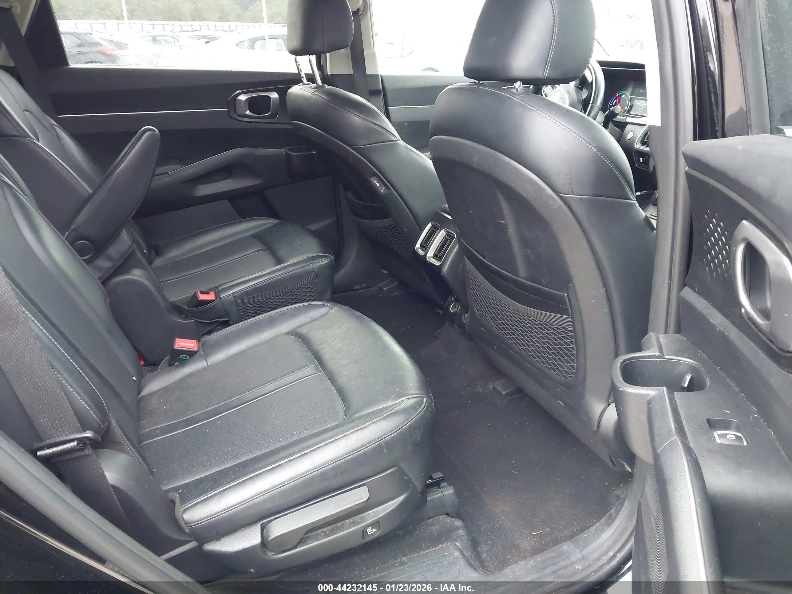 KIA SORENTO image 8