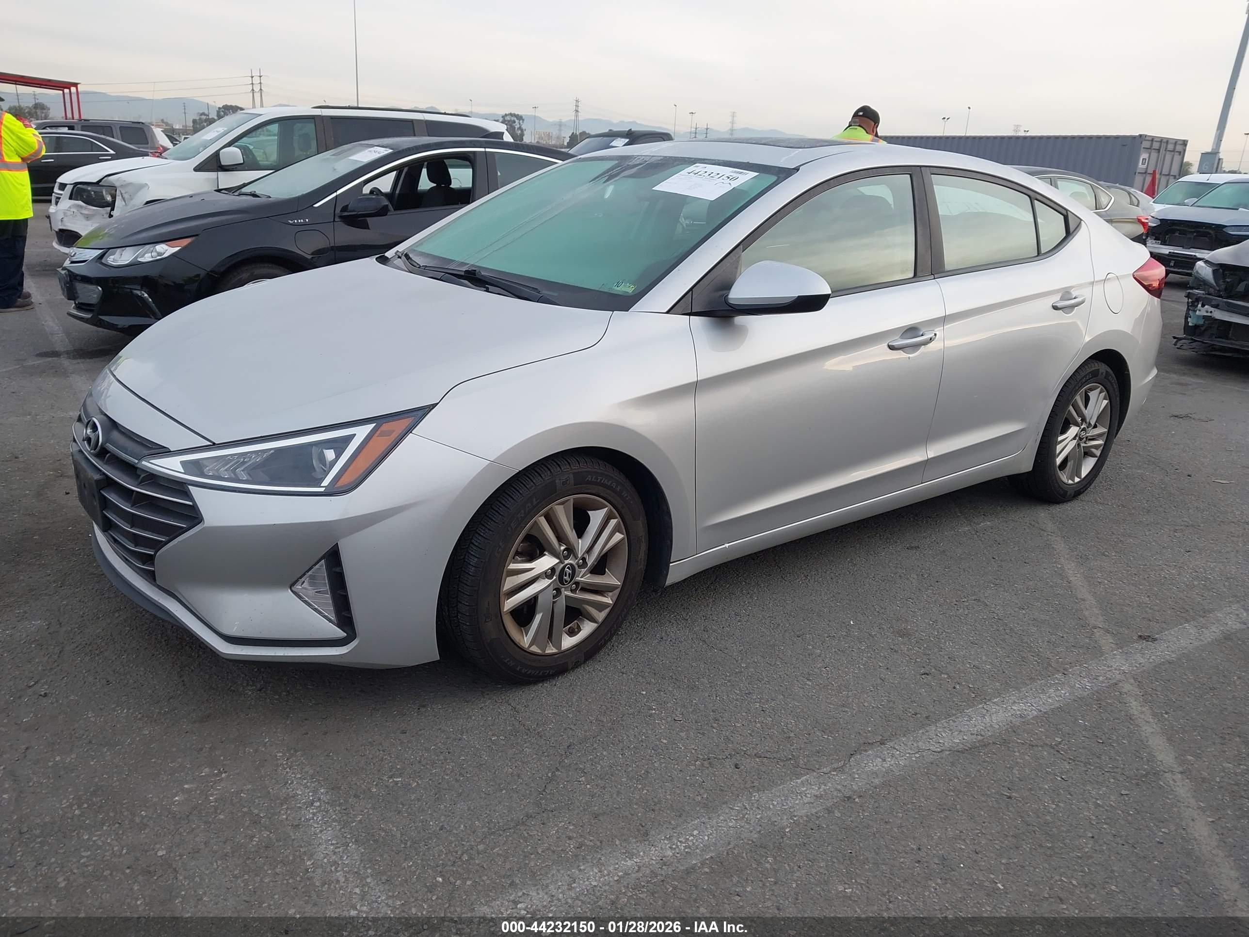 HYUNDAI ELANTRA image 2