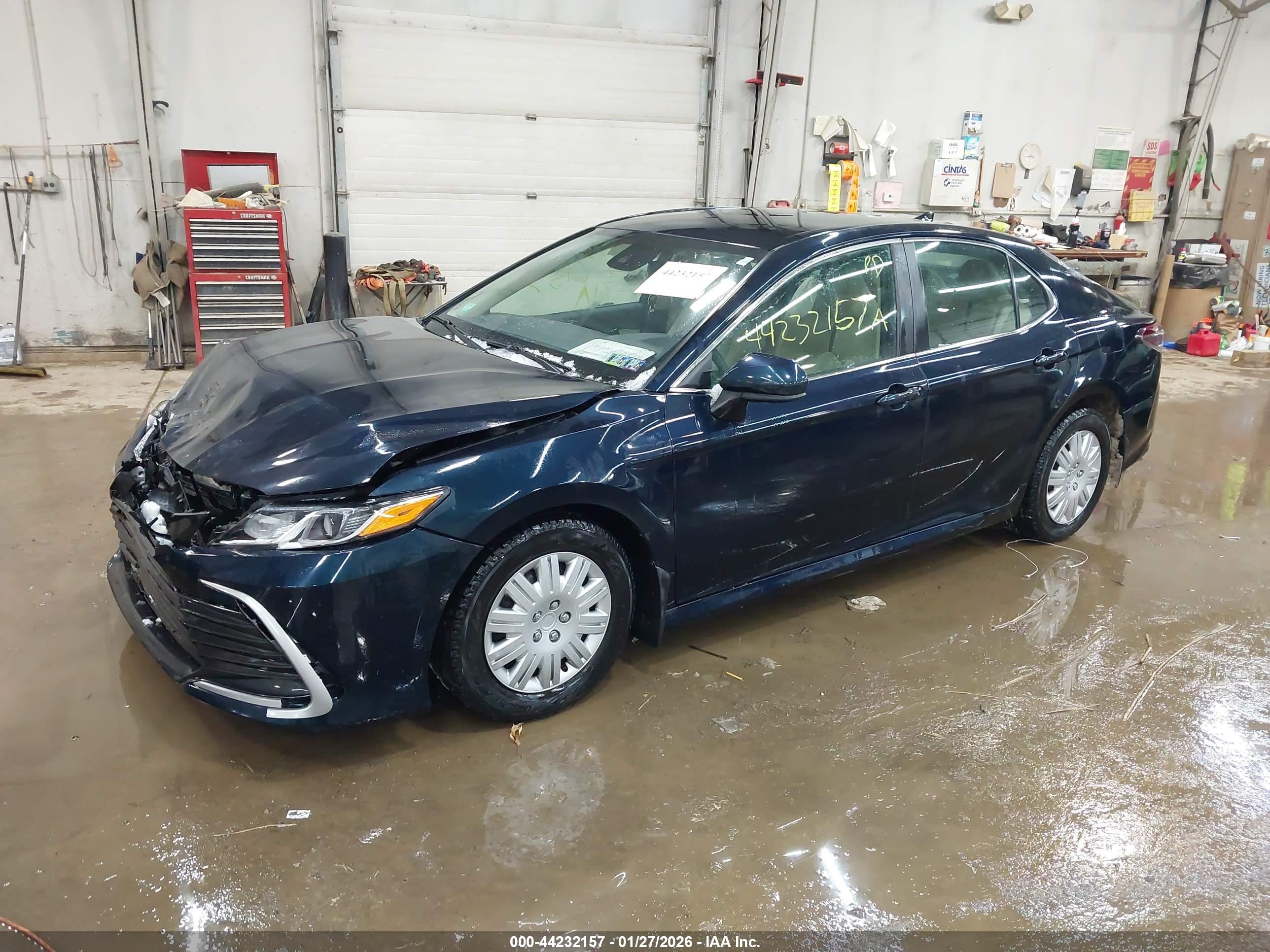 TOYOTA CAMRY image 2