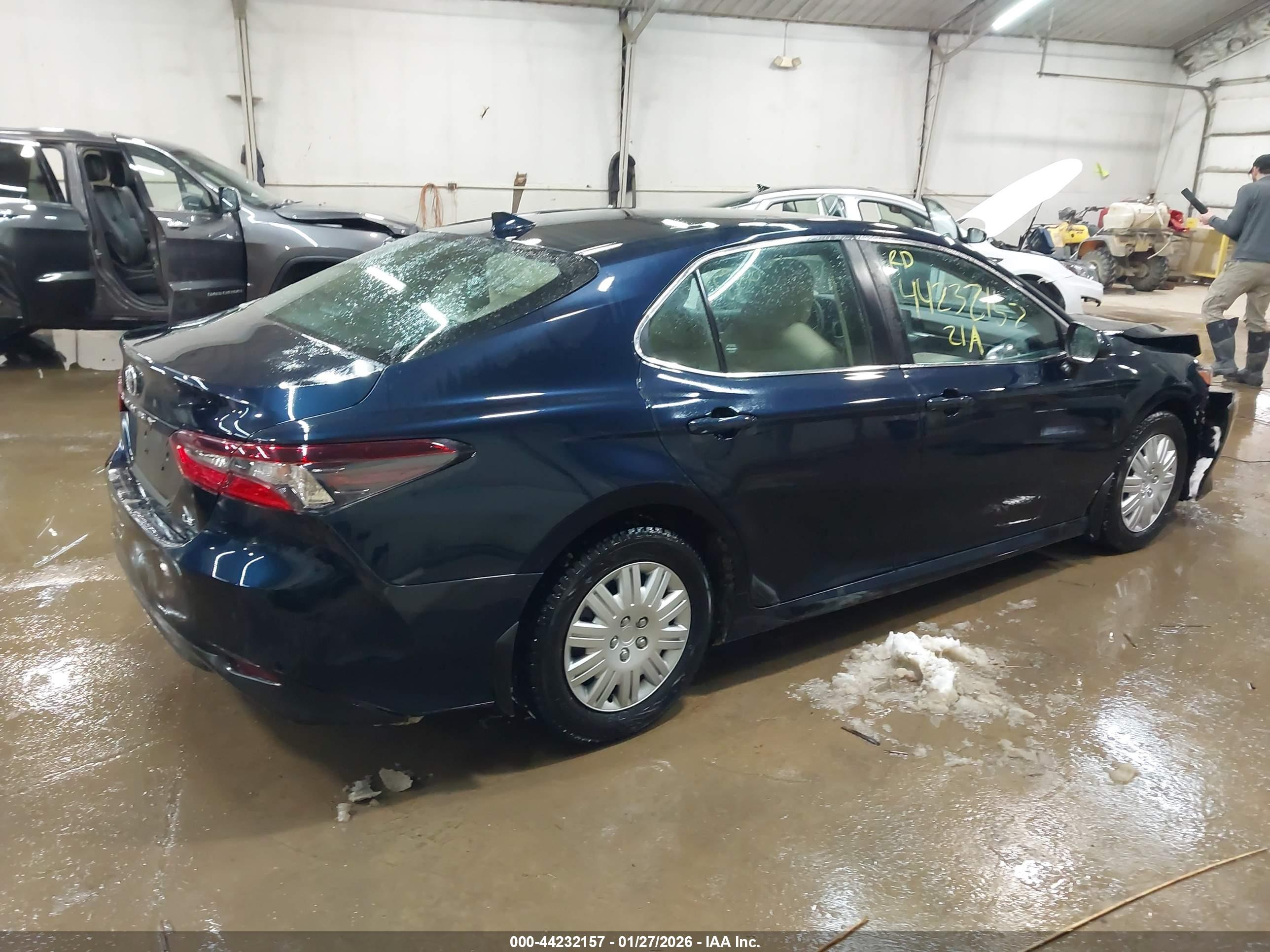 TOYOTA CAMRY image 4