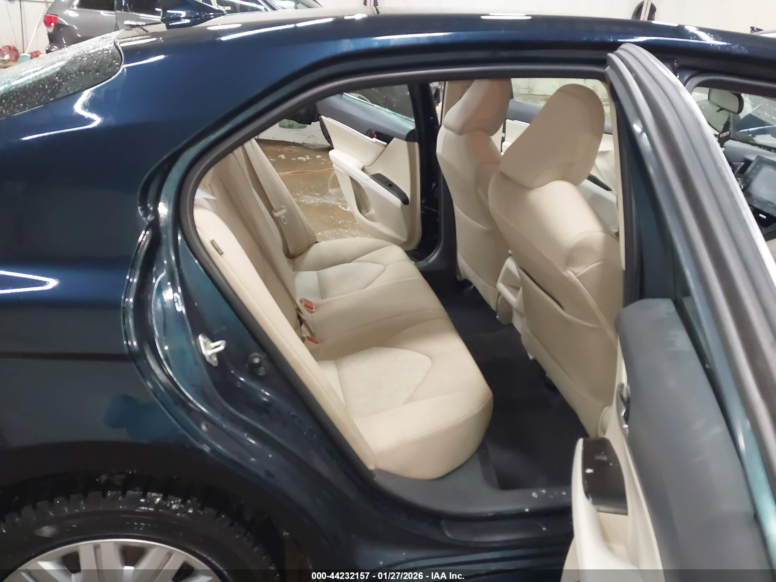 TOYOTA CAMRY image 8