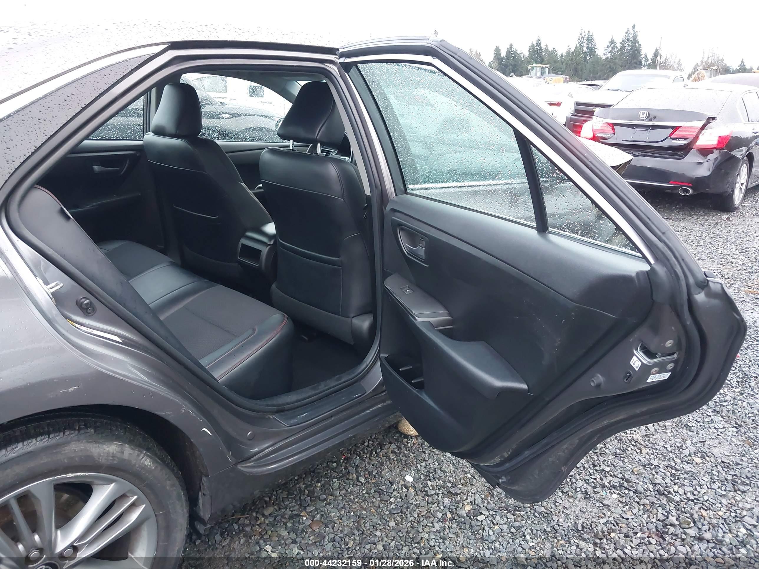 TOYOTA CAMRY image 8