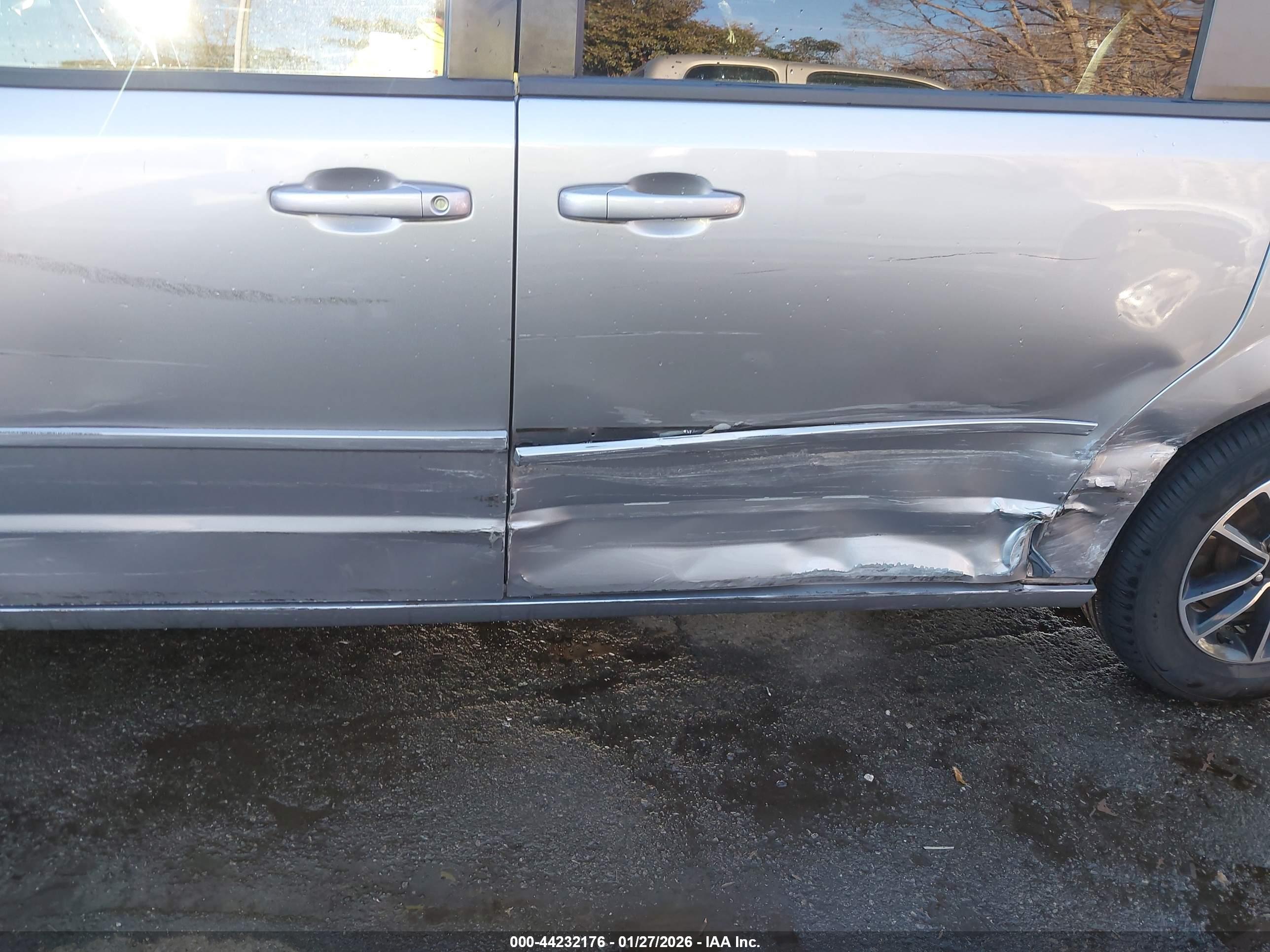 DODGE GRAND image 6