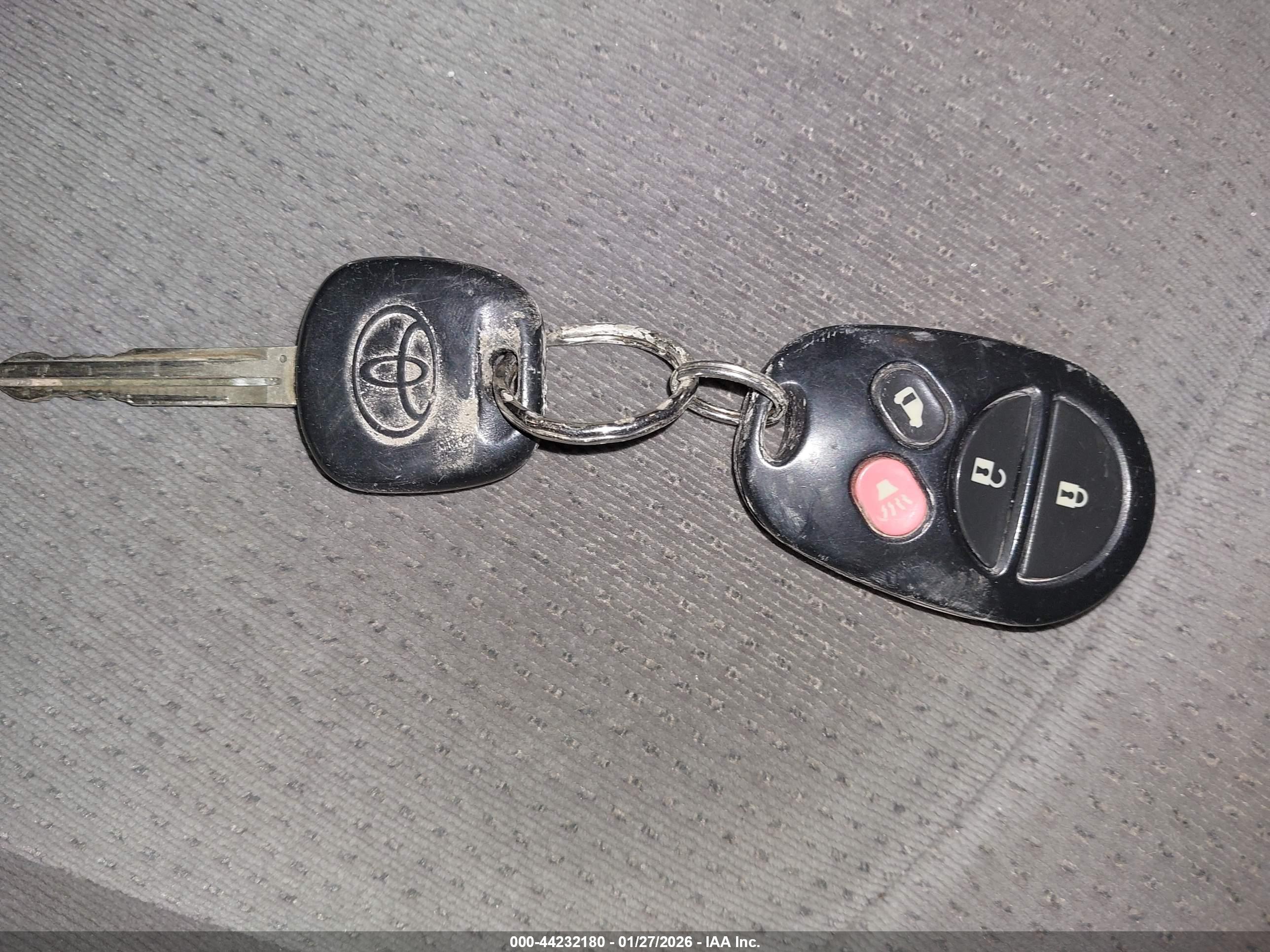 TOYOTA SIENNA image 11