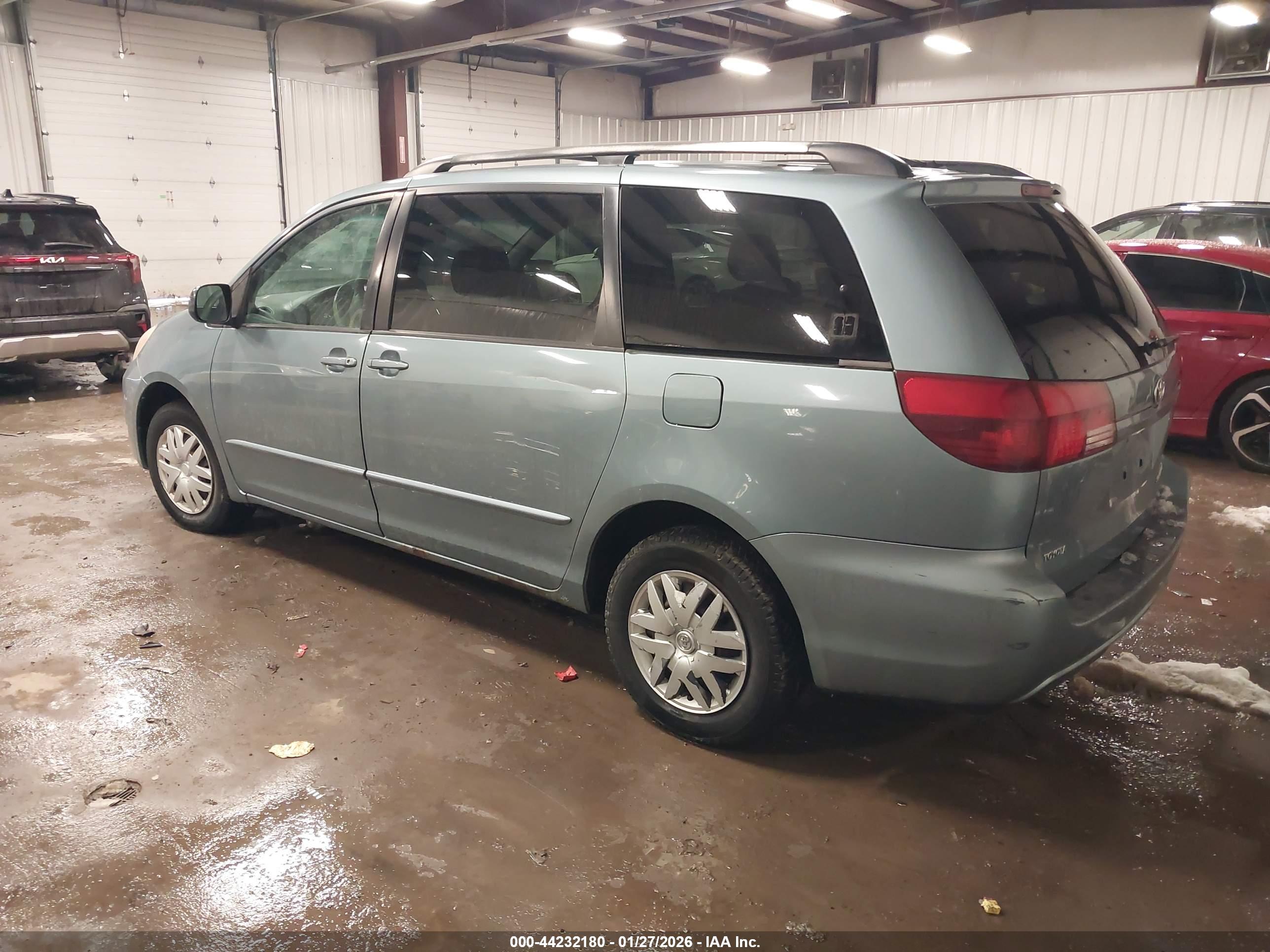 TOYOTA SIENNA image 3