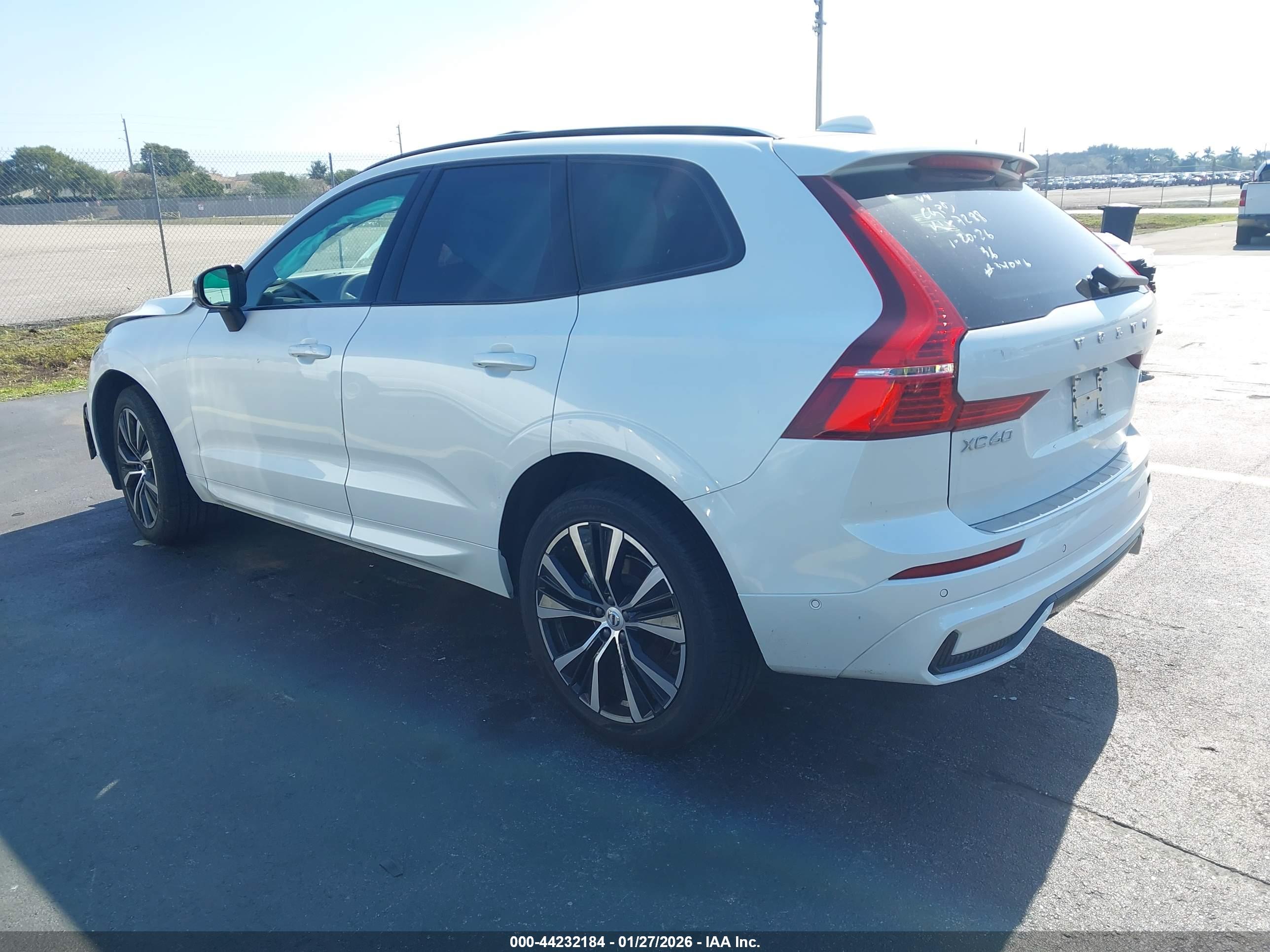VOLVO XC60 image 3