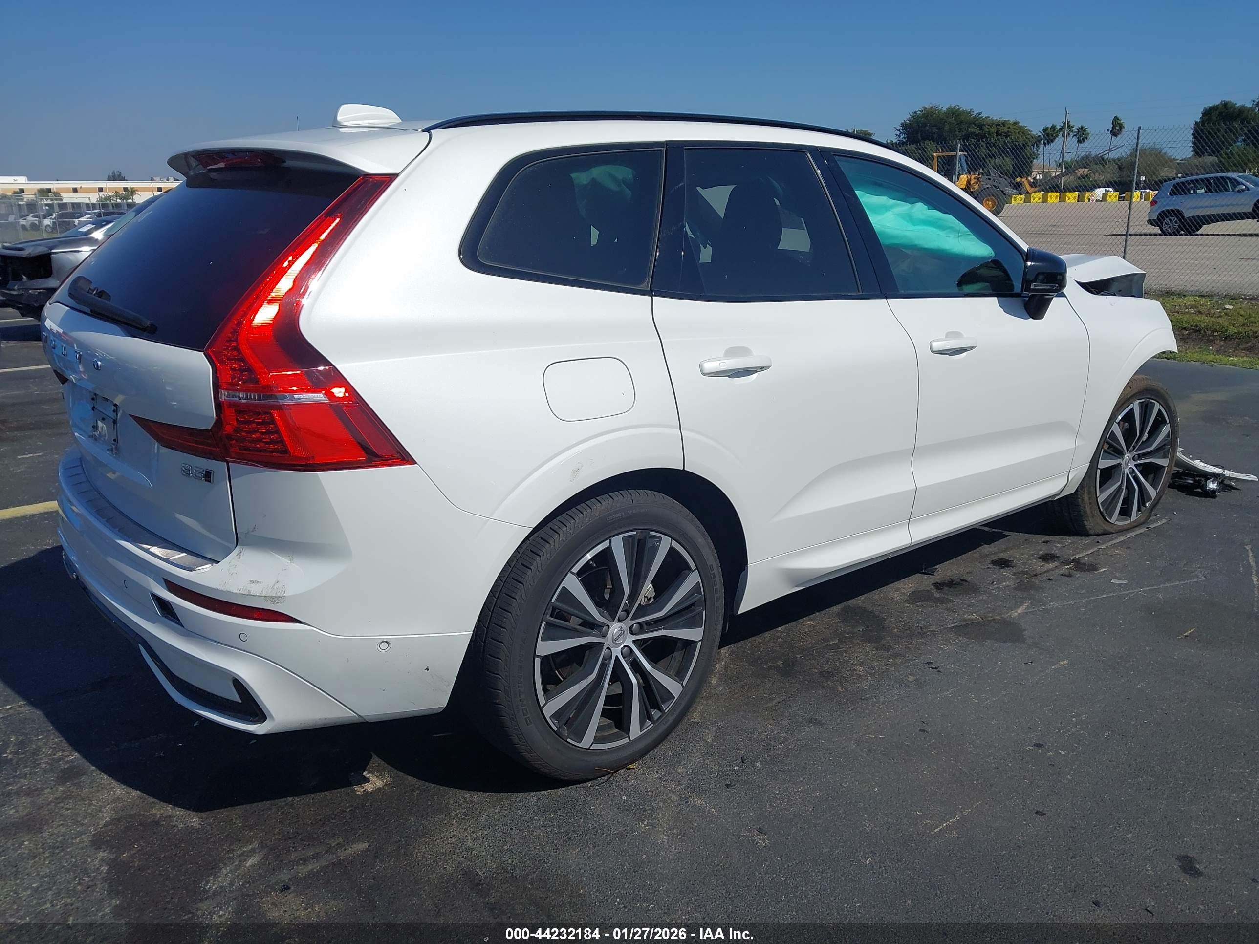 VOLVO XC60 image 4