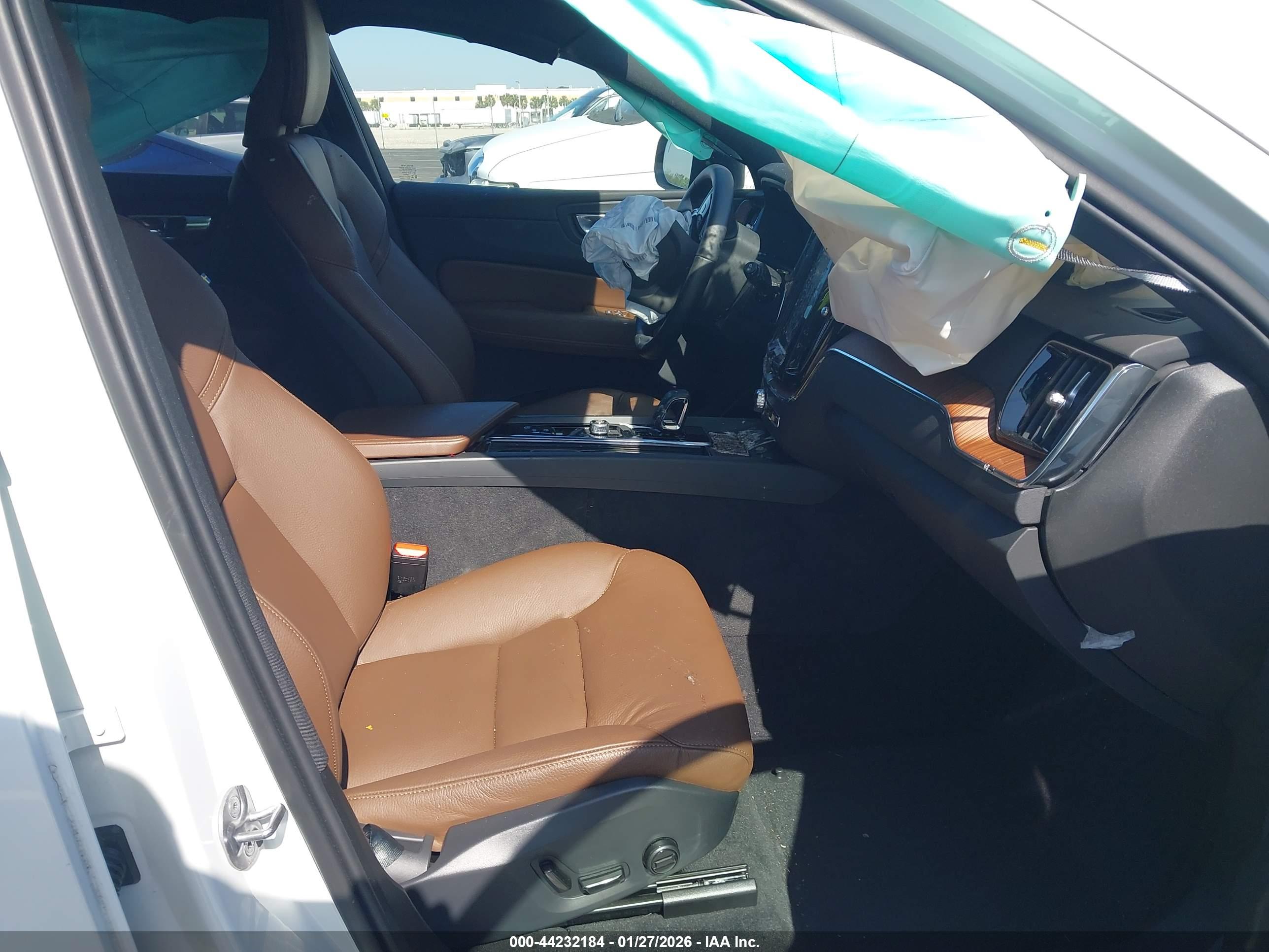 VOLVO XC60 image 5