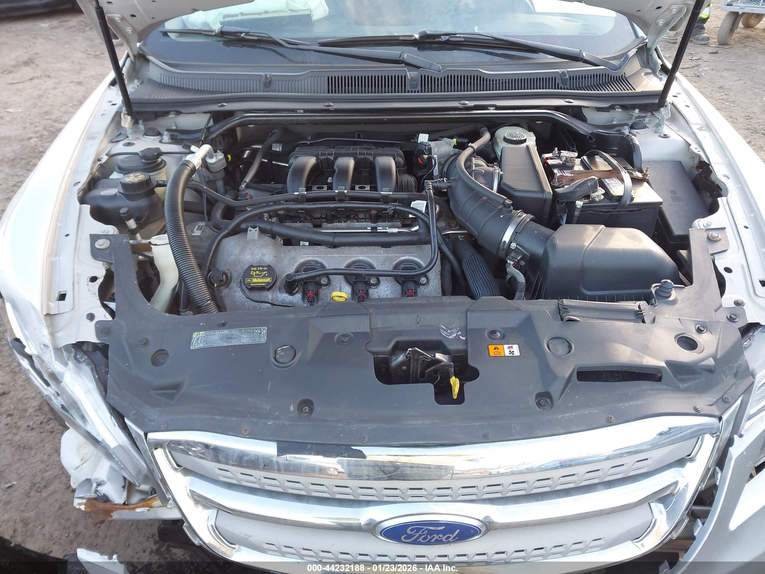 FORD TAURUS image 10