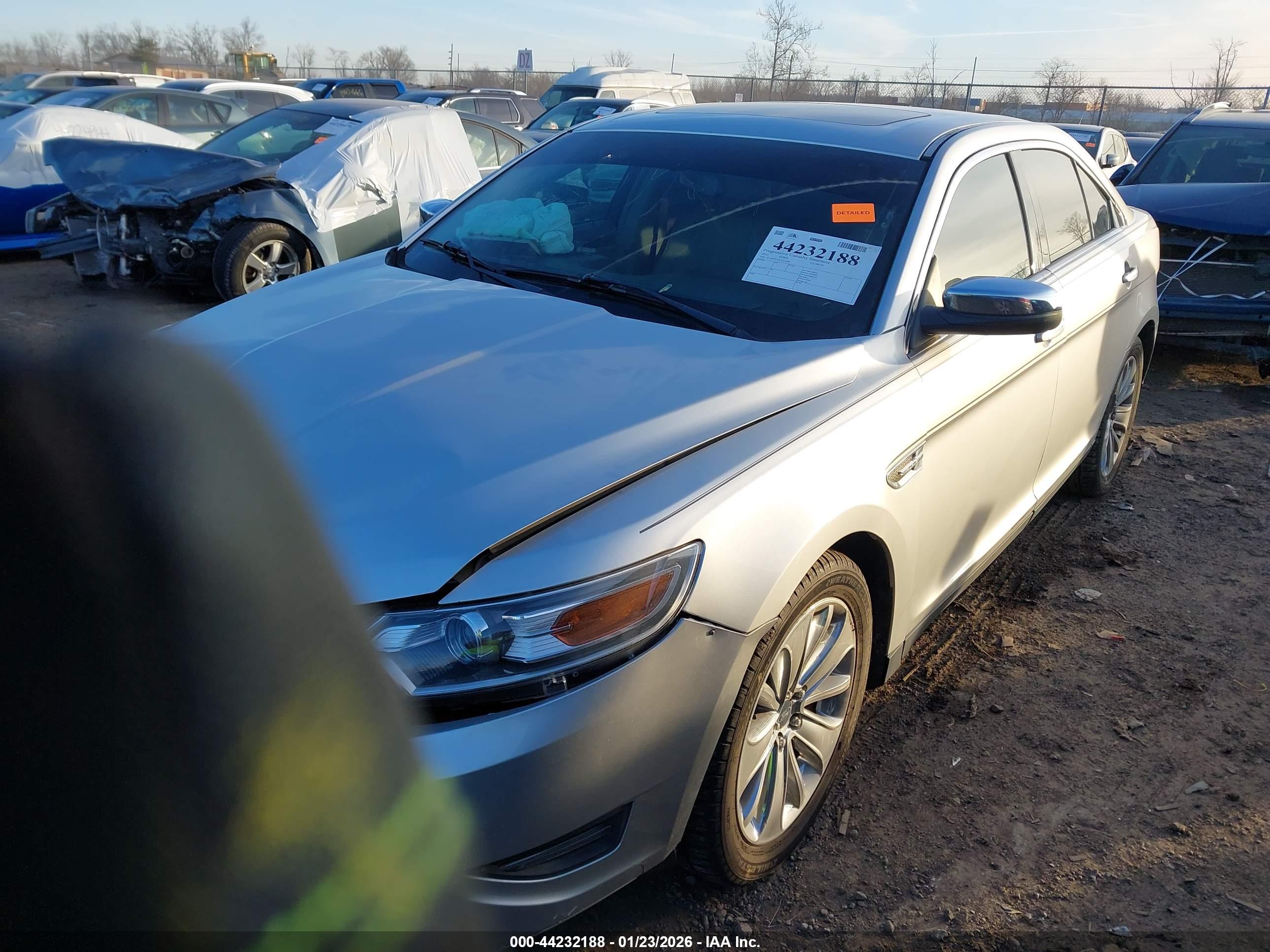 FORD TAURUS image 2
