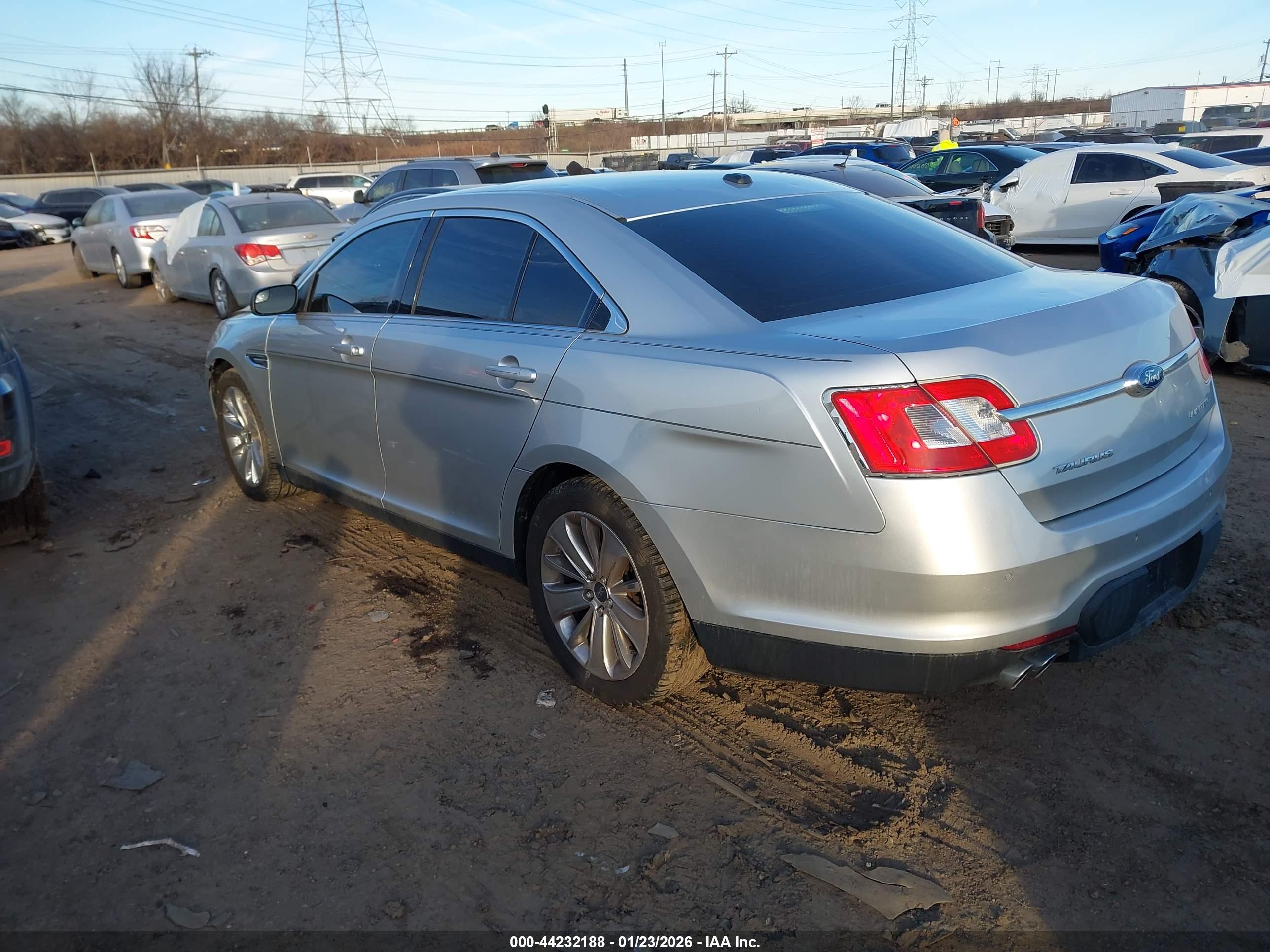 FORD TAURUS image 3