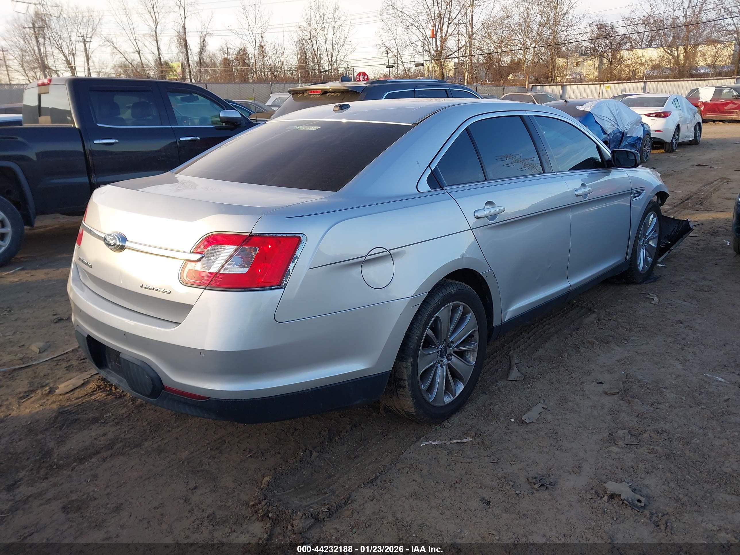 FORD TAURUS image 4