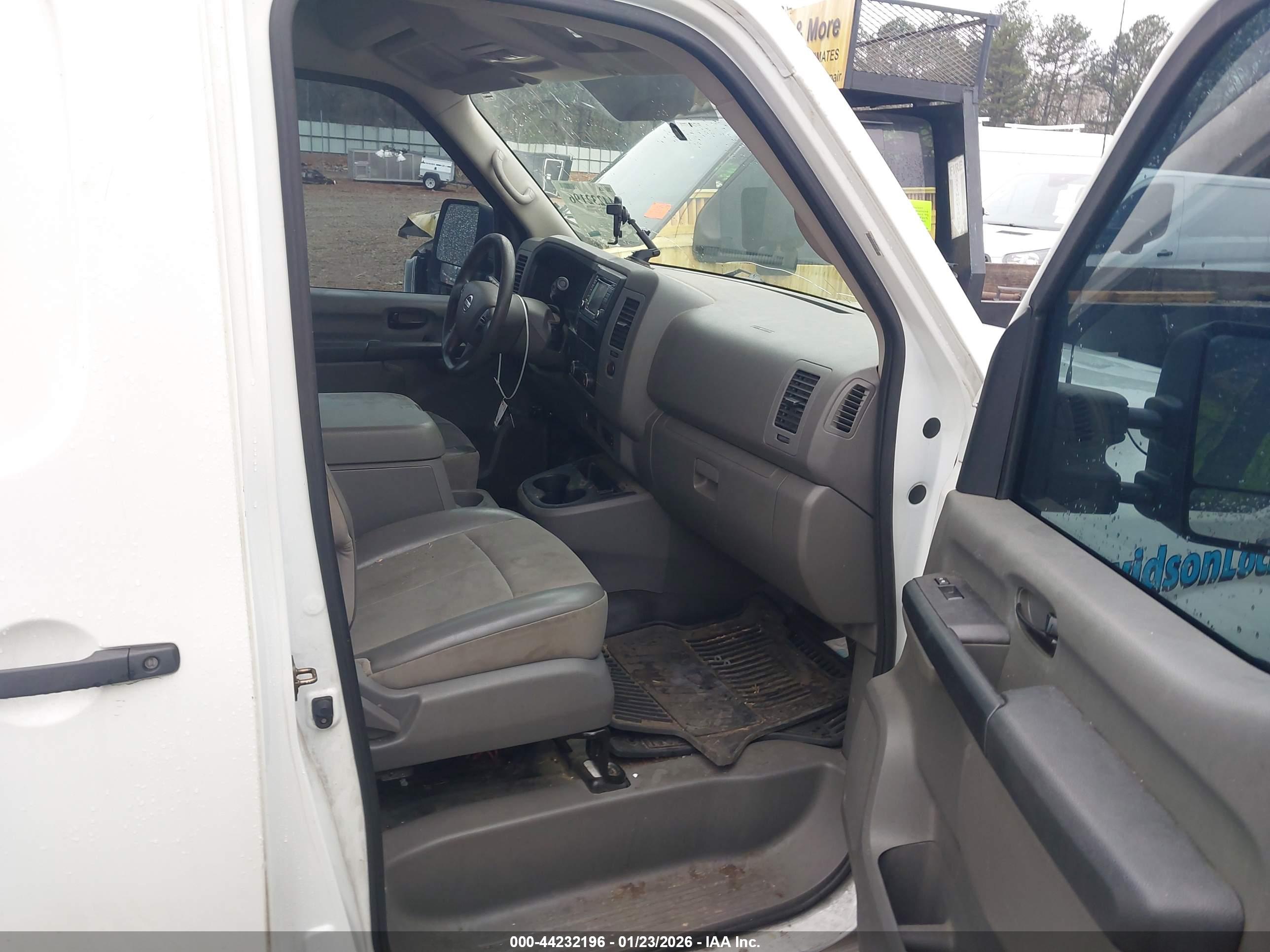 NISSAN NV image 5