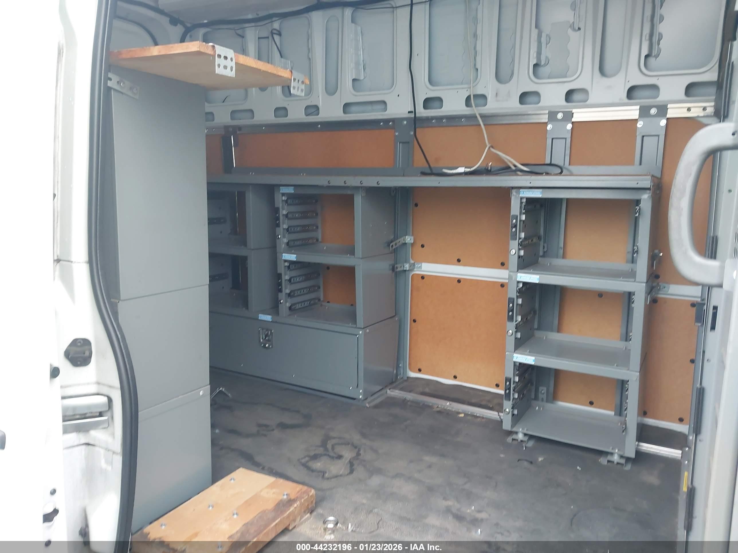 NISSAN NV image 8