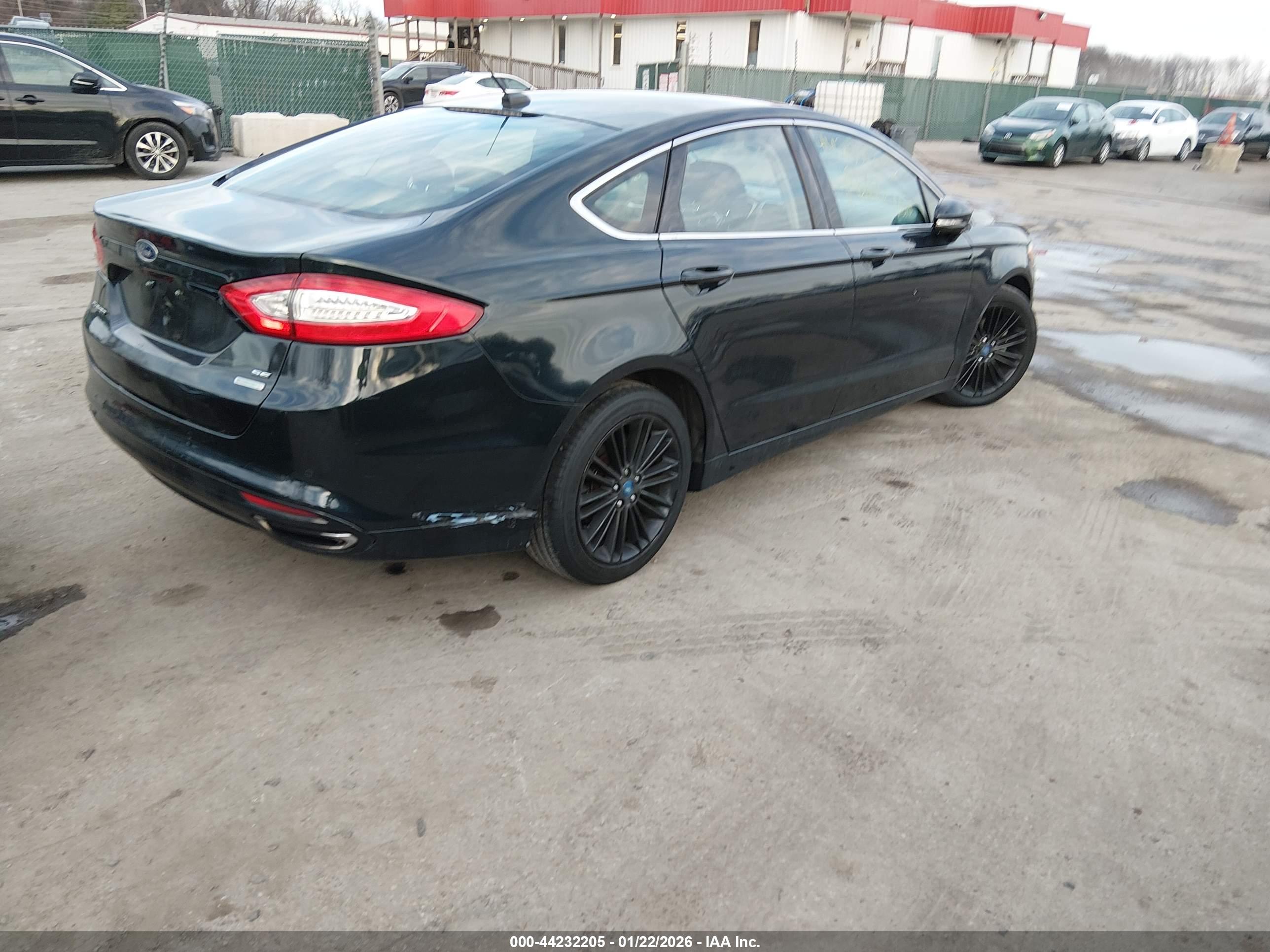 FORD FUSION image 4