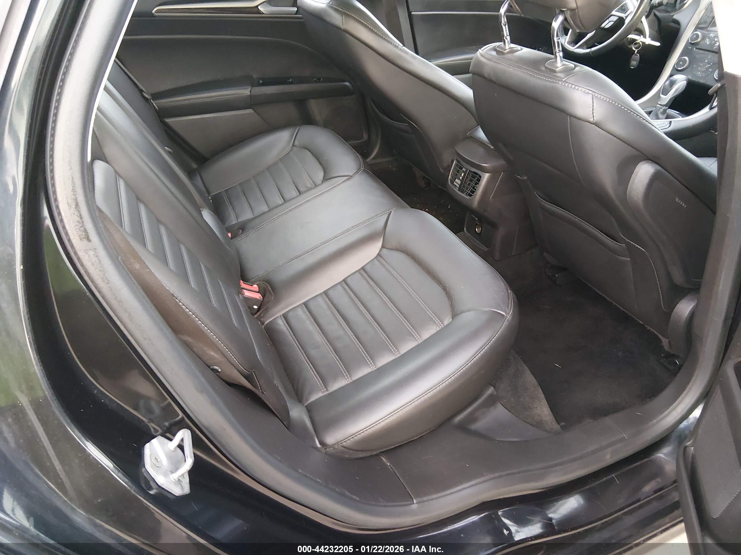FORD FUSION image 8