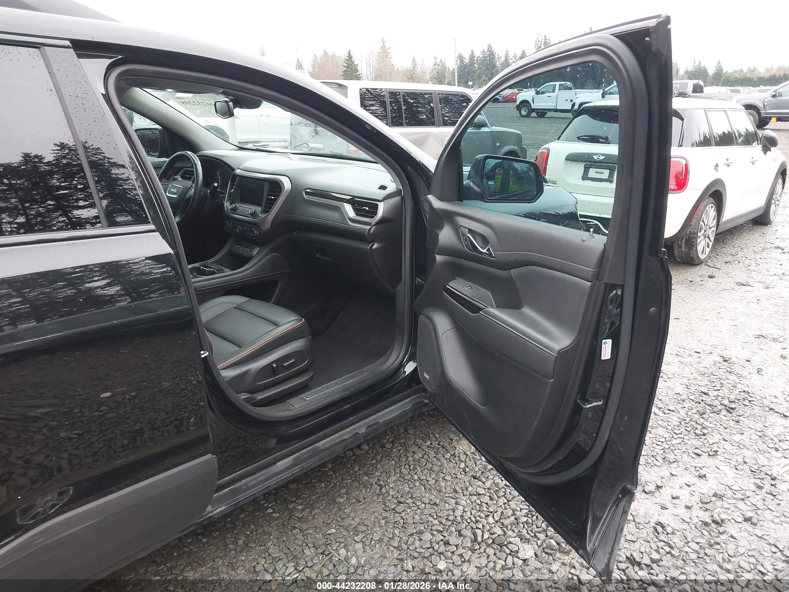 GMC ACADIA image 5