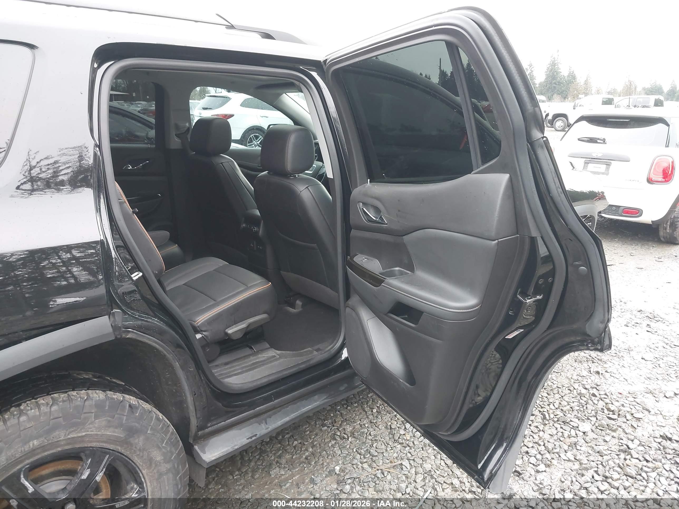 GMC ACADIA image 8
