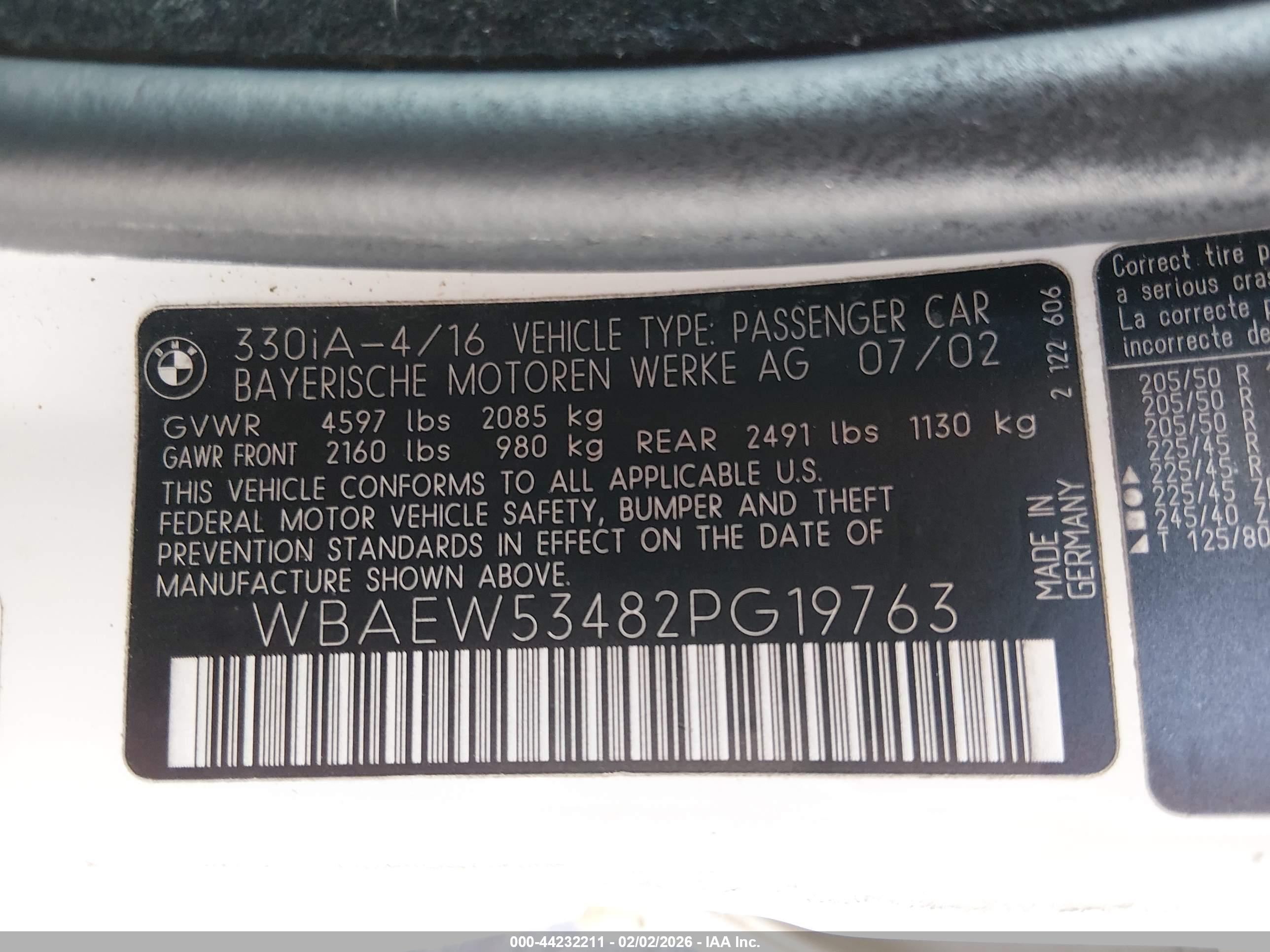 BMW 330XI image 9