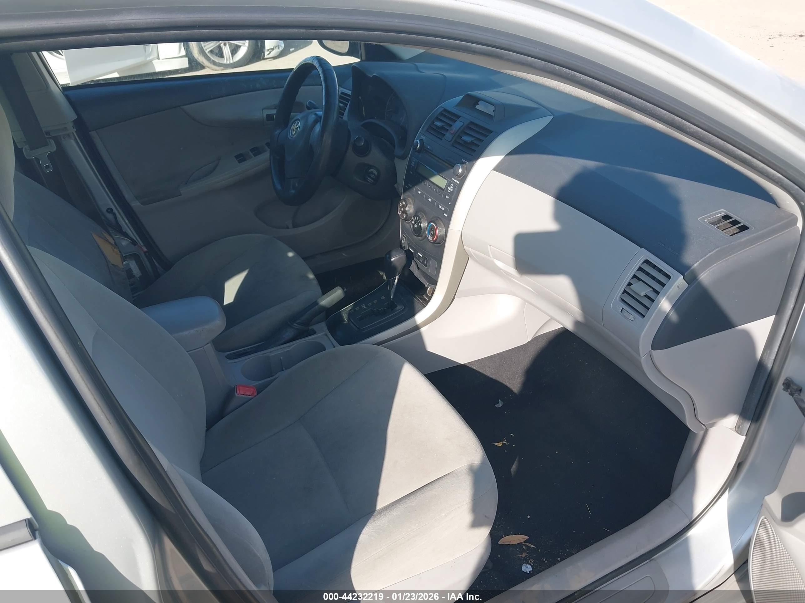 TOYOTA COROLLA image 5