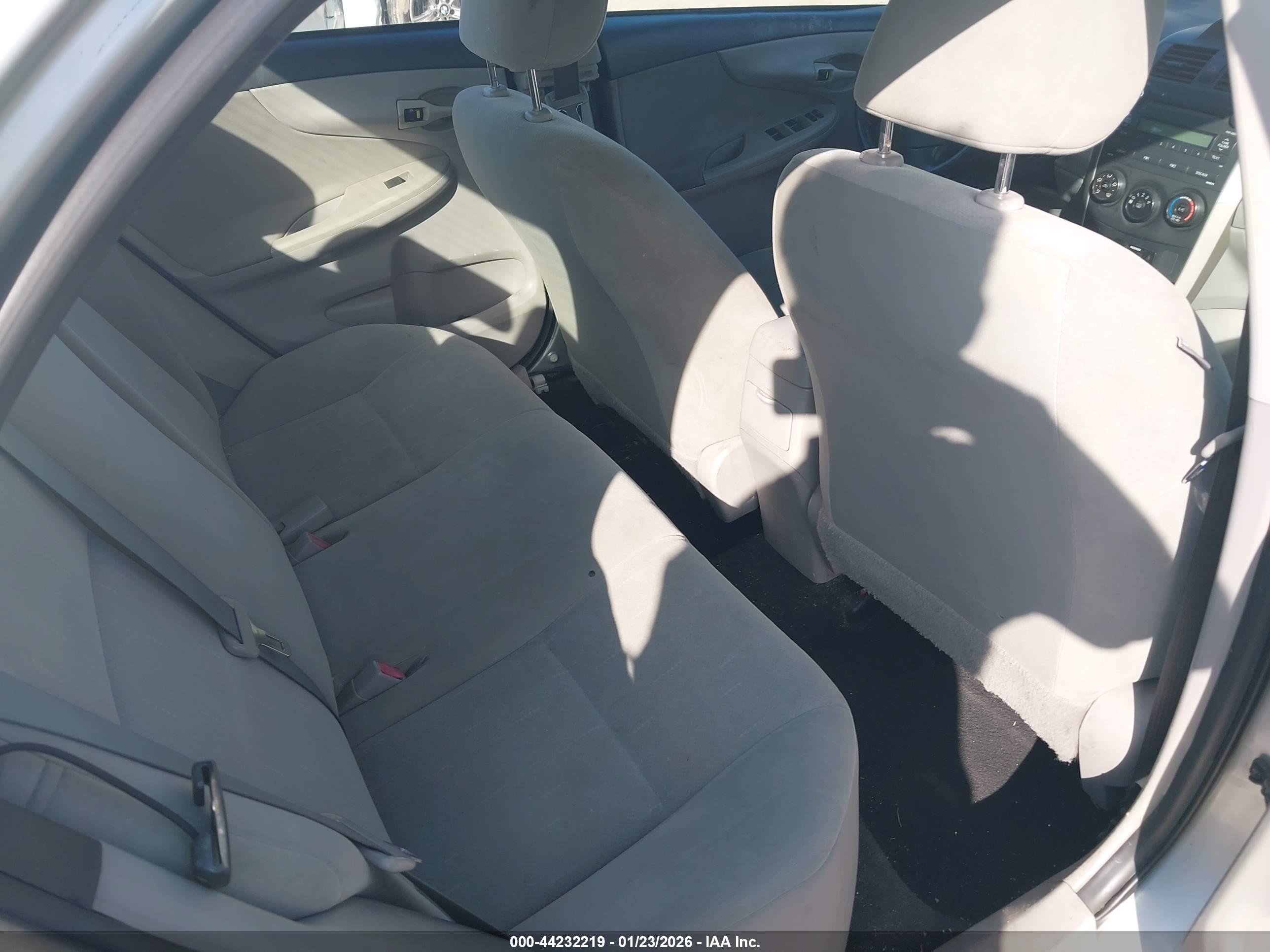 TOYOTA COROLLA image 8