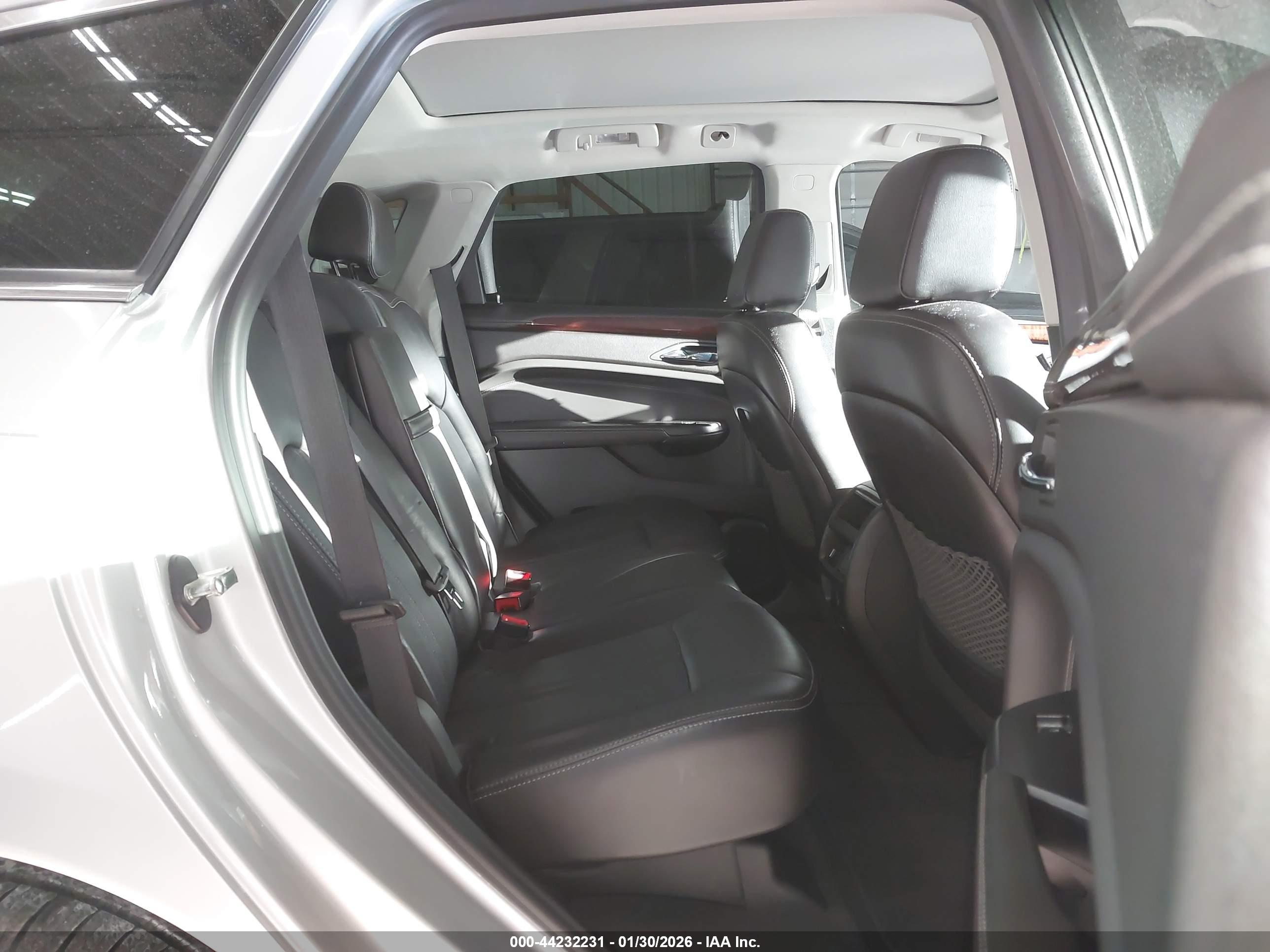 CADILLAC SRX image 8