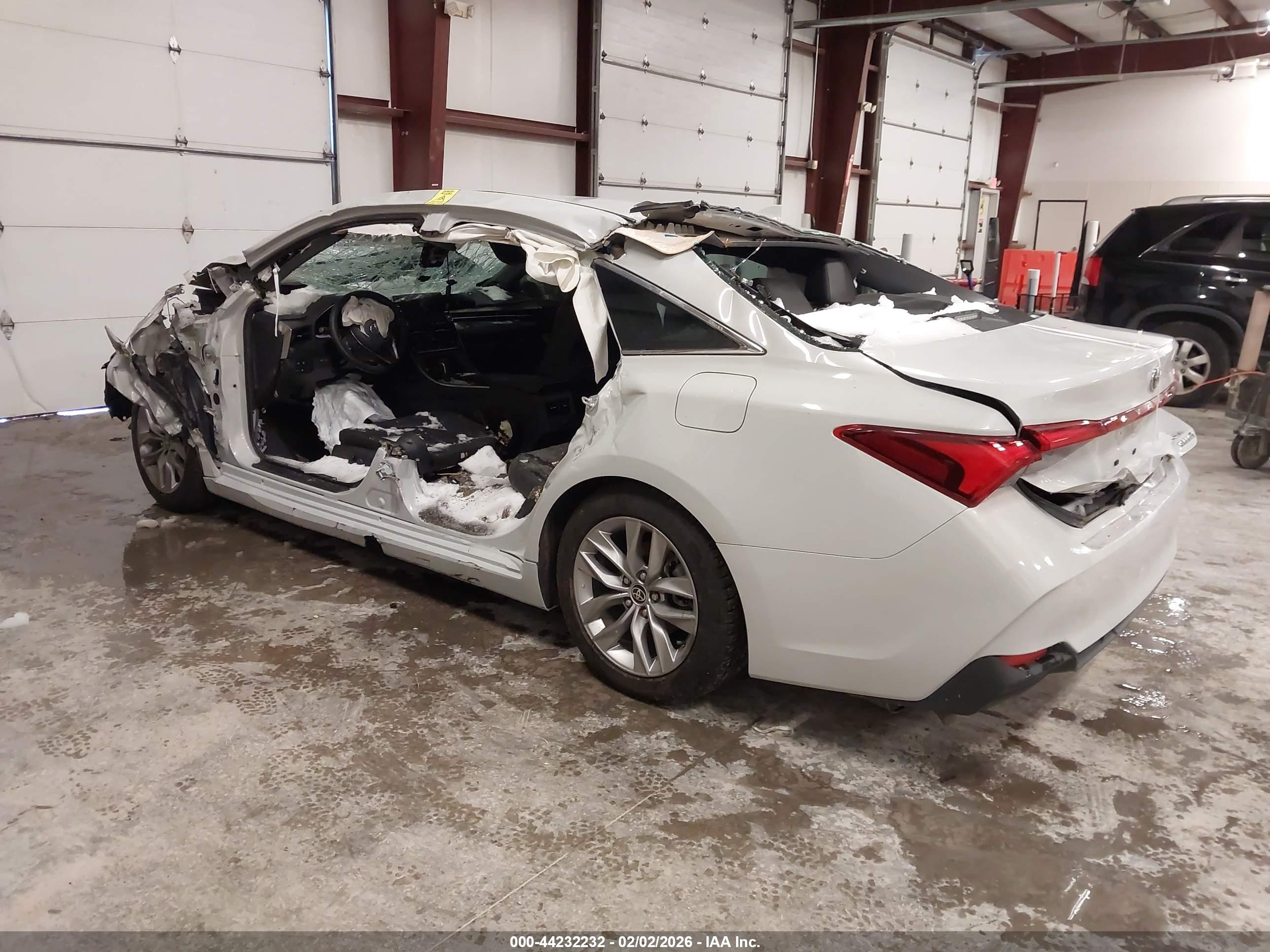 TOYOTA AVALON image 3