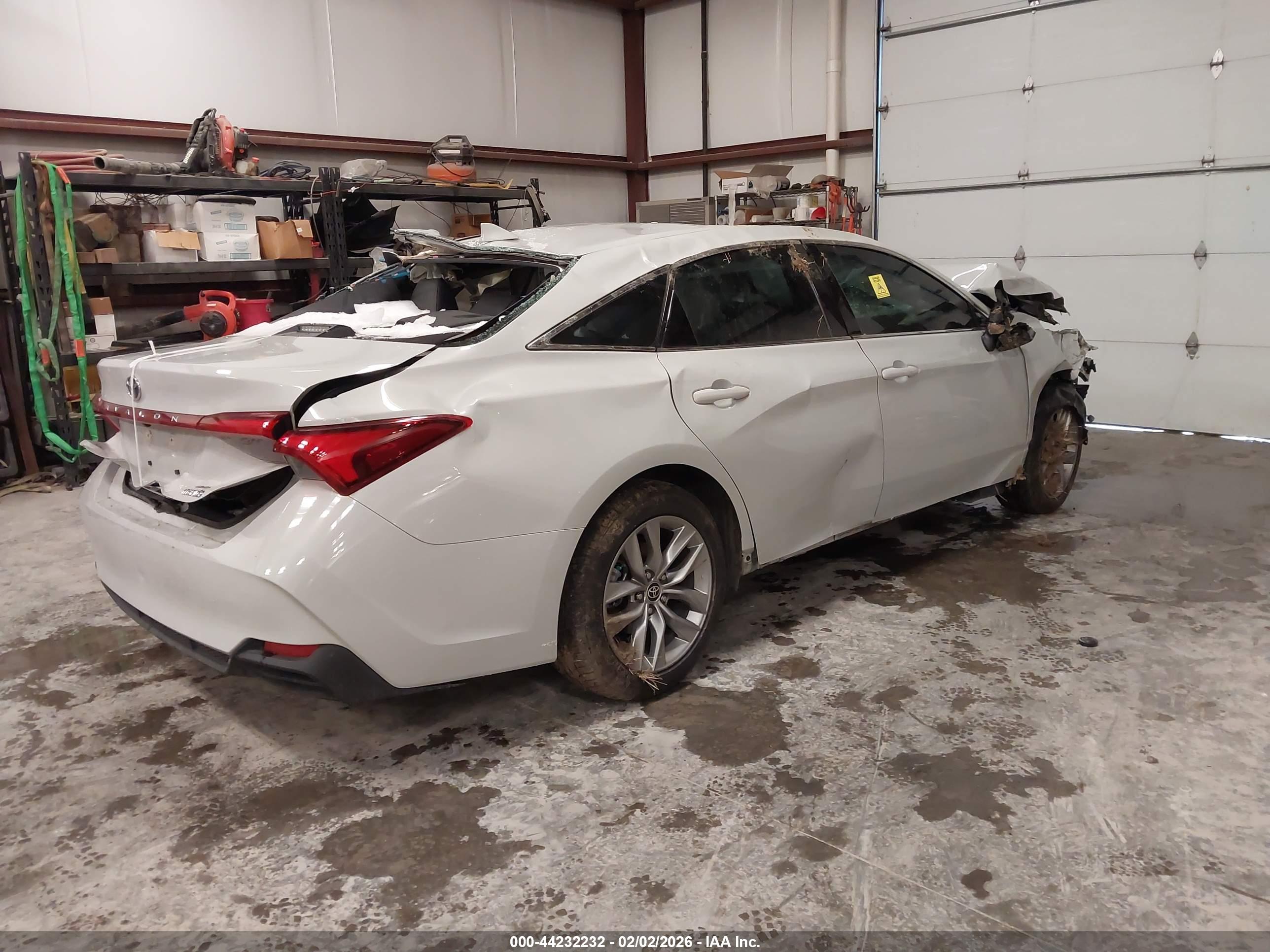 TOYOTA AVALON image 4