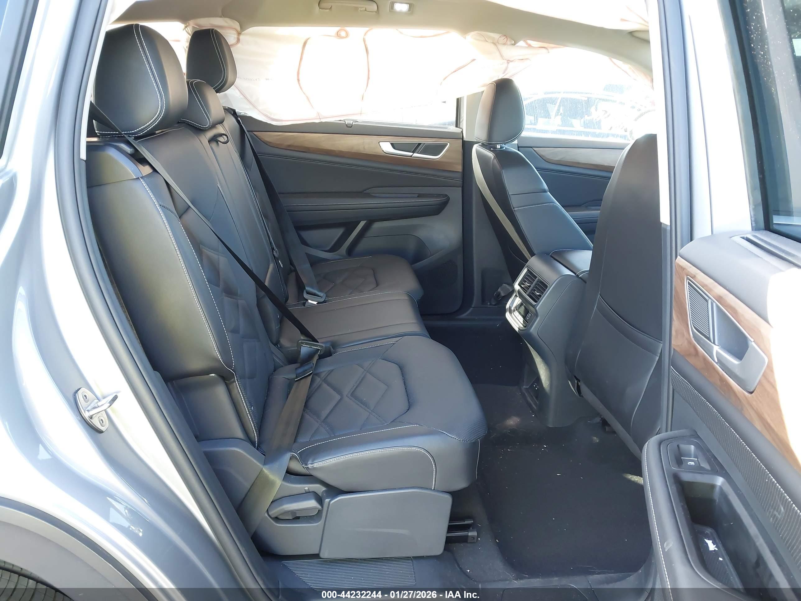 VOLKSWAGEN ATLAS image 8