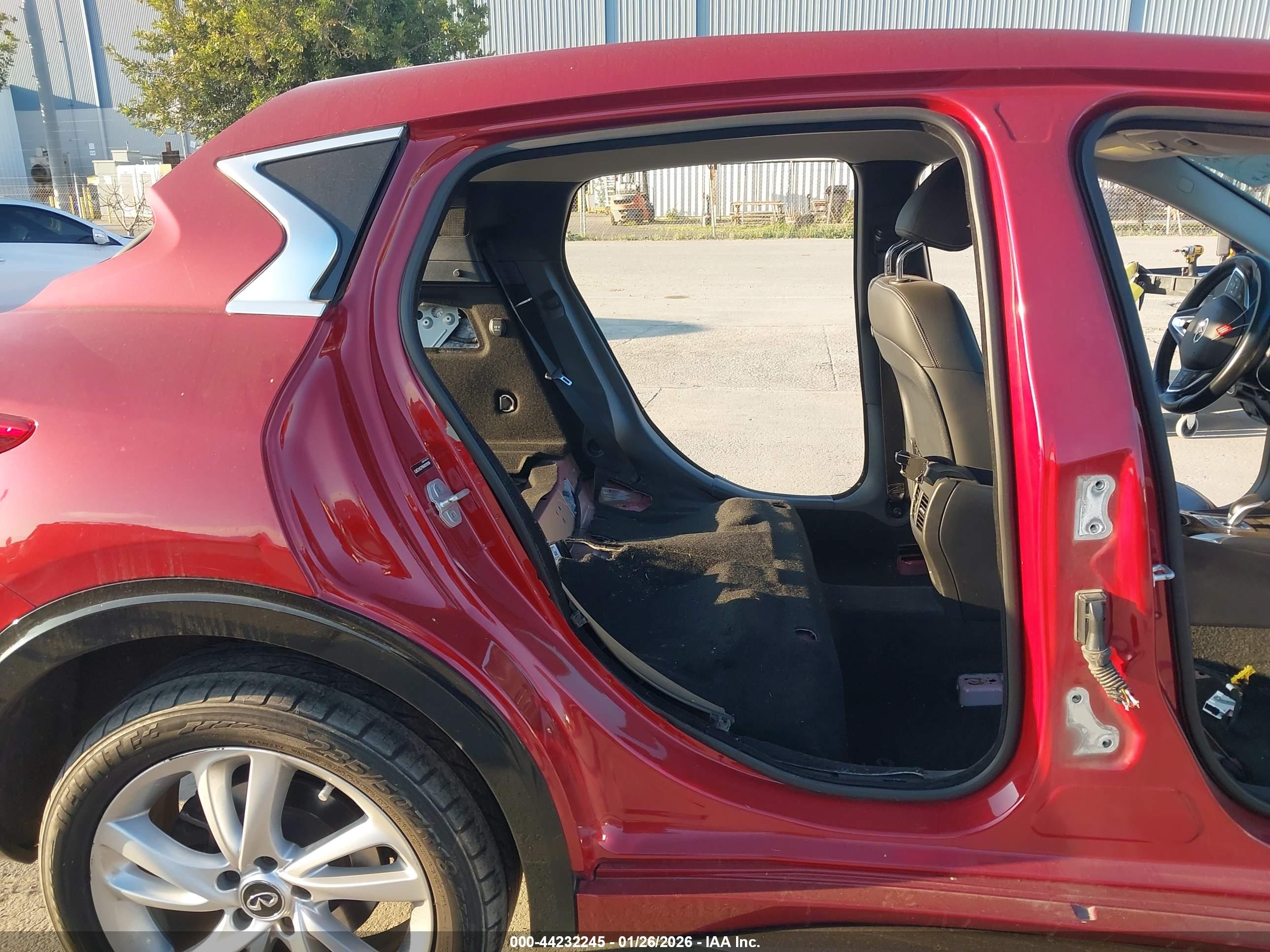 INFINITI QX30 image 8