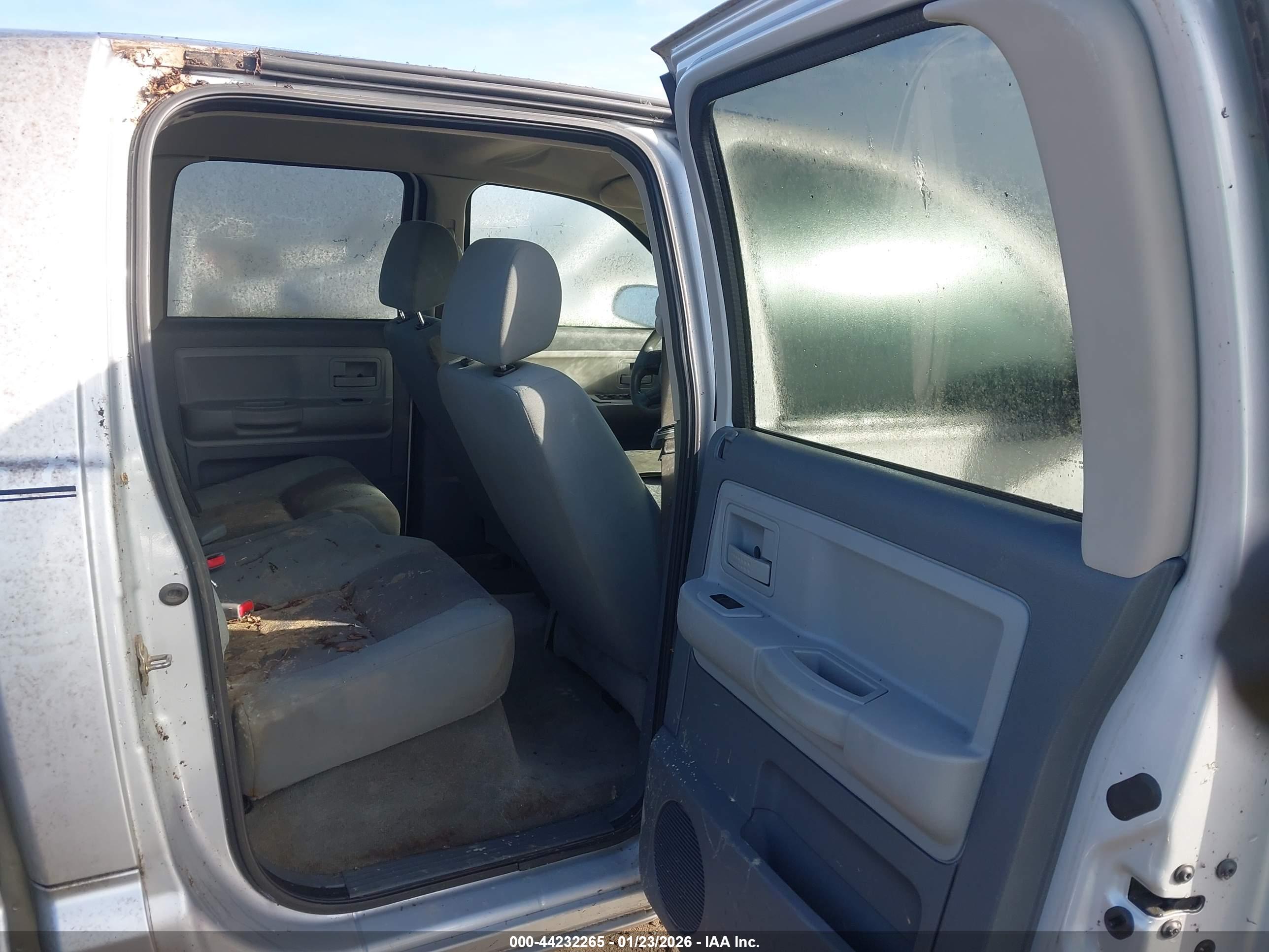 DODGE DAKOTA image 8