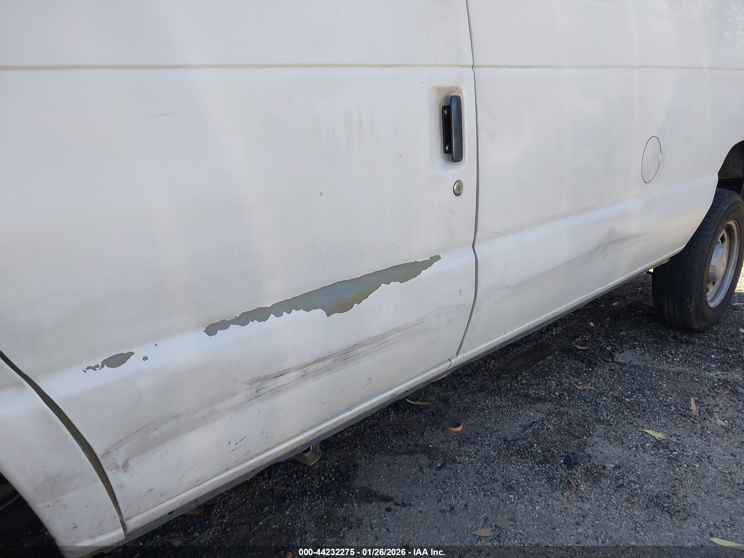 FORD E-150 image 6