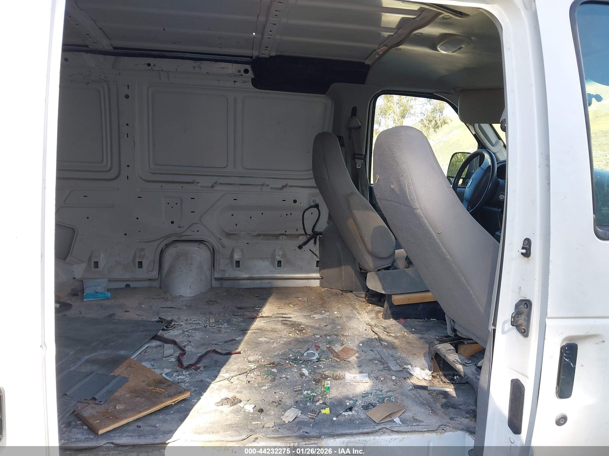 FORD E-150 image 8