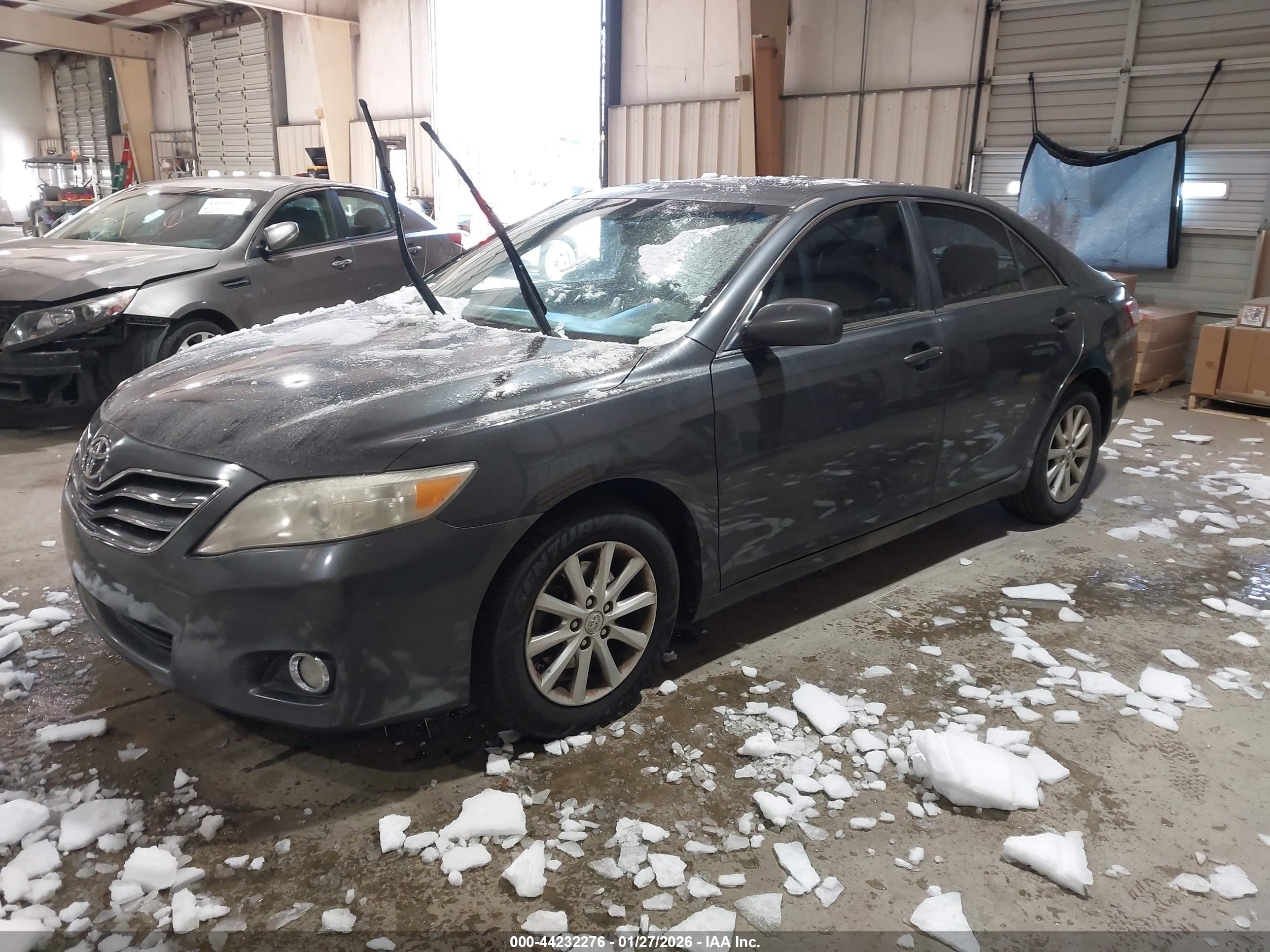 TOYOTA CAMRY image 2