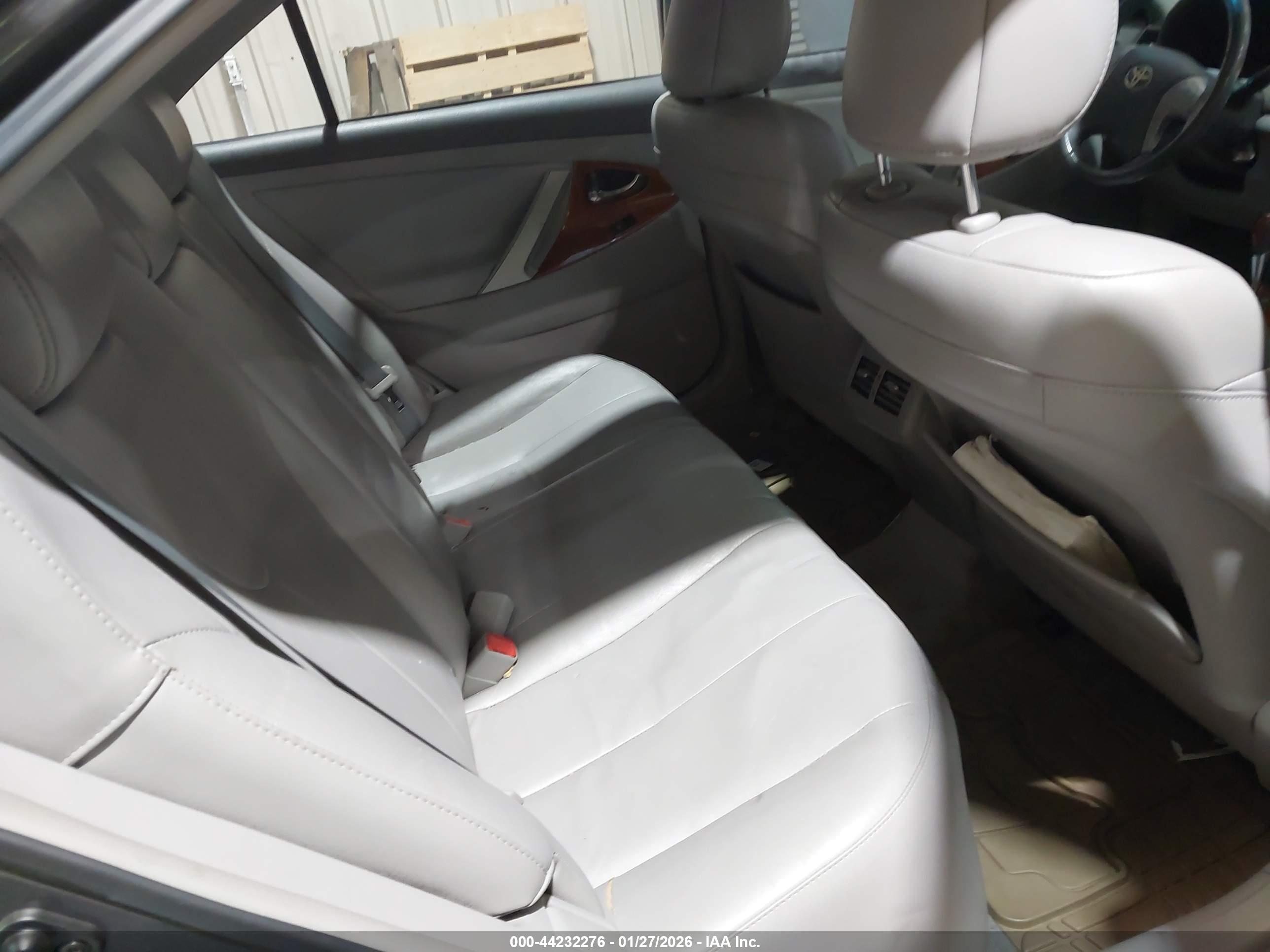 TOYOTA CAMRY image 8
