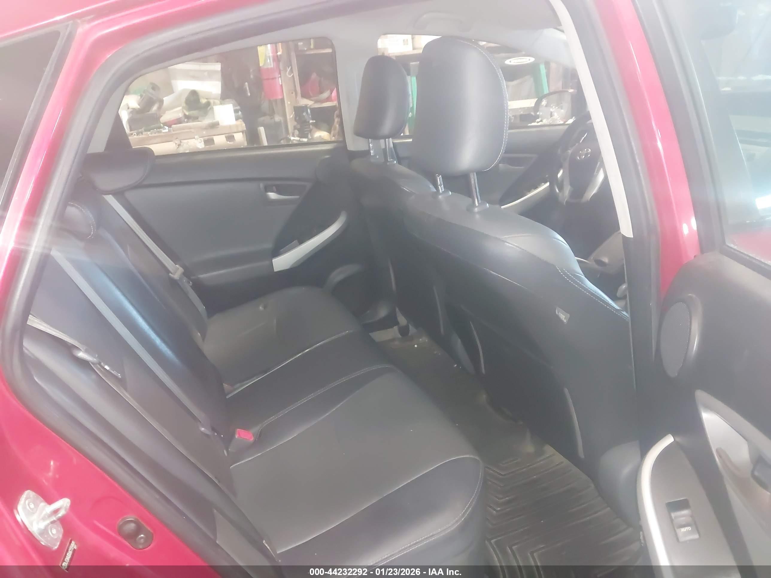 TOYOTA PRIUS image 8