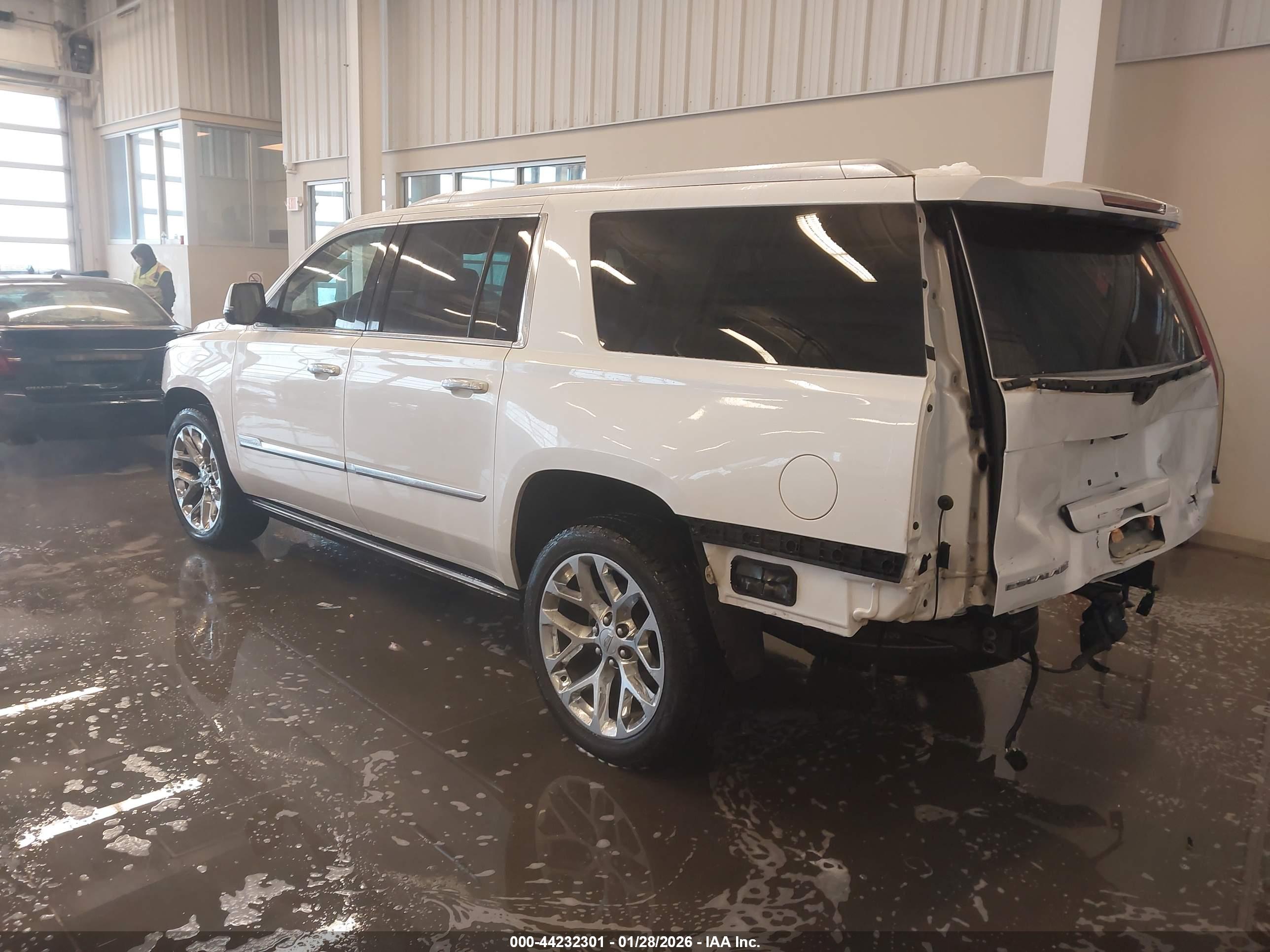 CADILLAC ESCALADE image 3