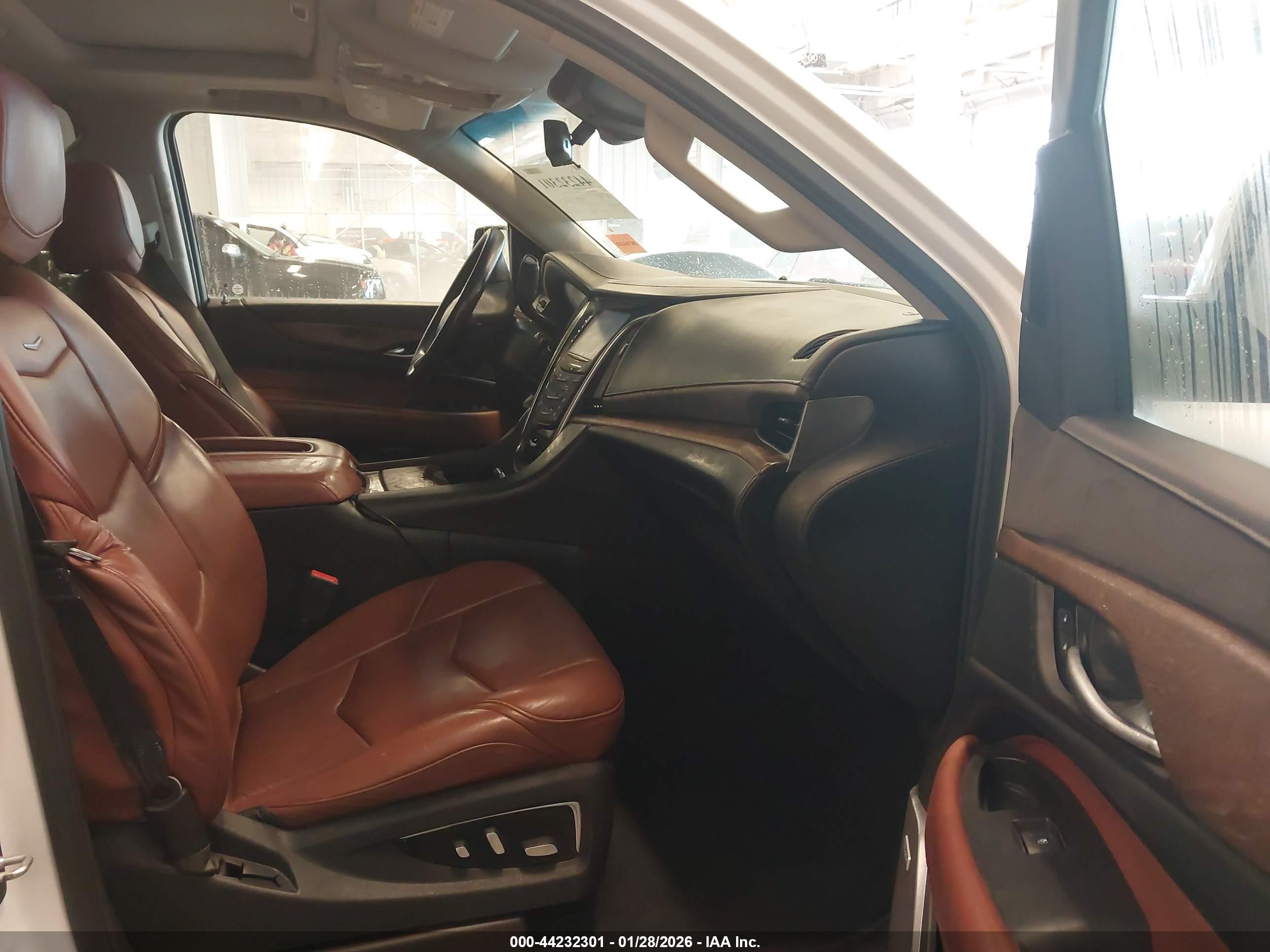 CADILLAC ESCALADE image 5