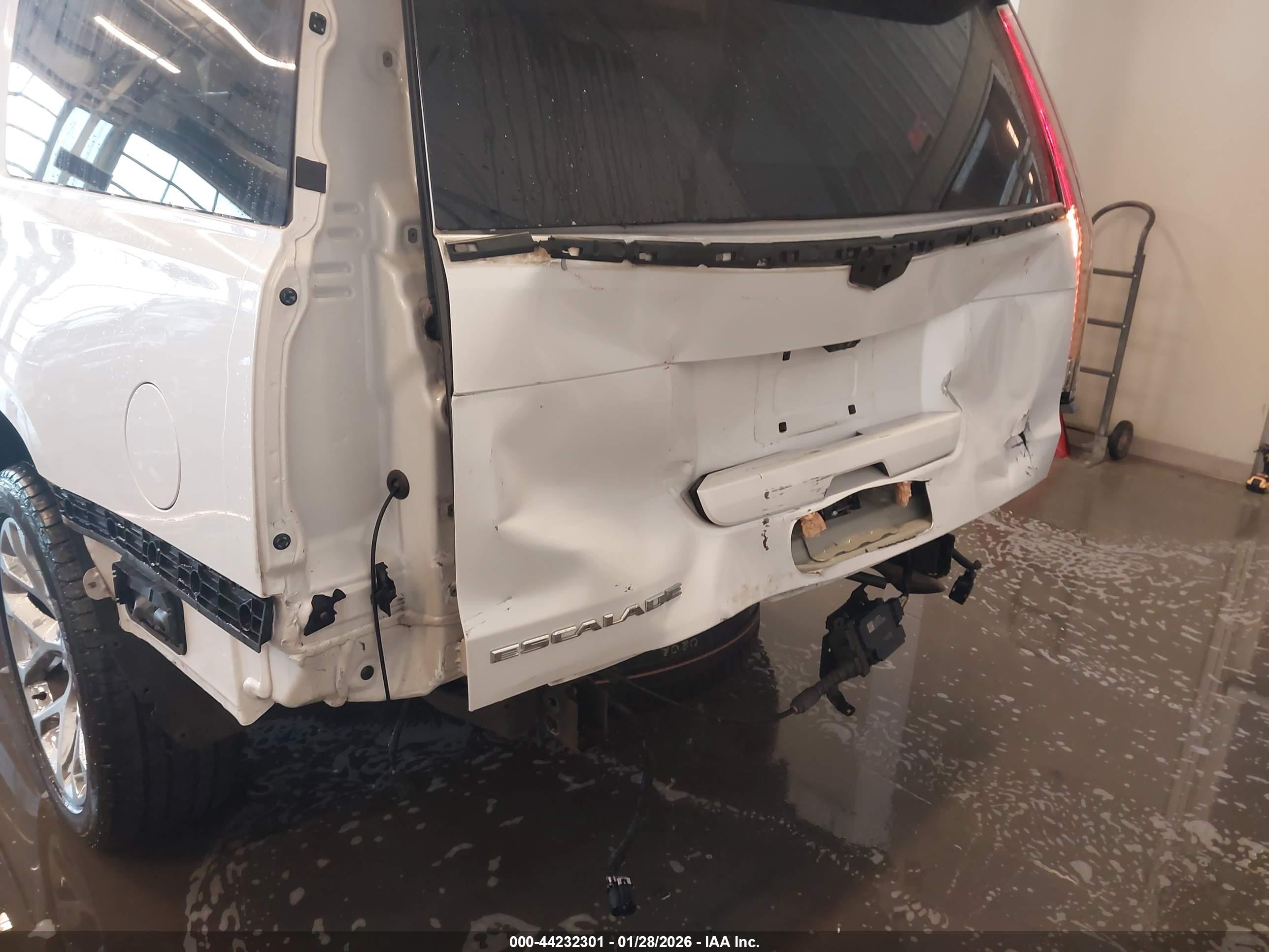 CADILLAC ESCALADE image 6