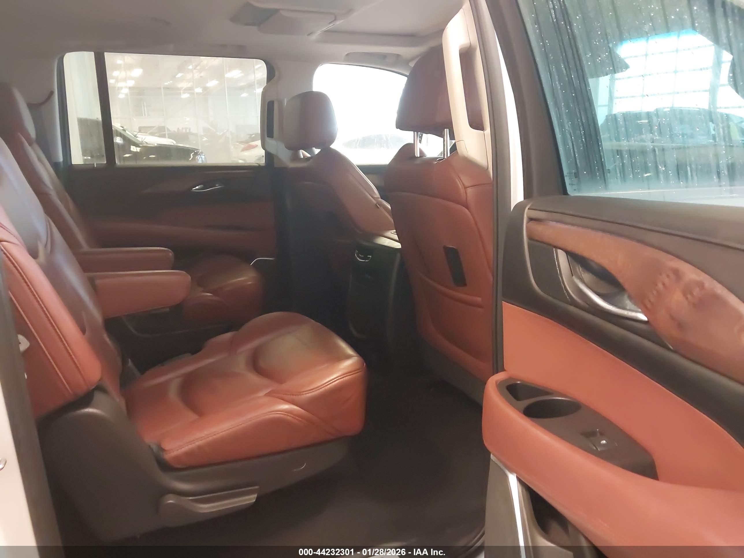 CADILLAC ESCALADE image 8