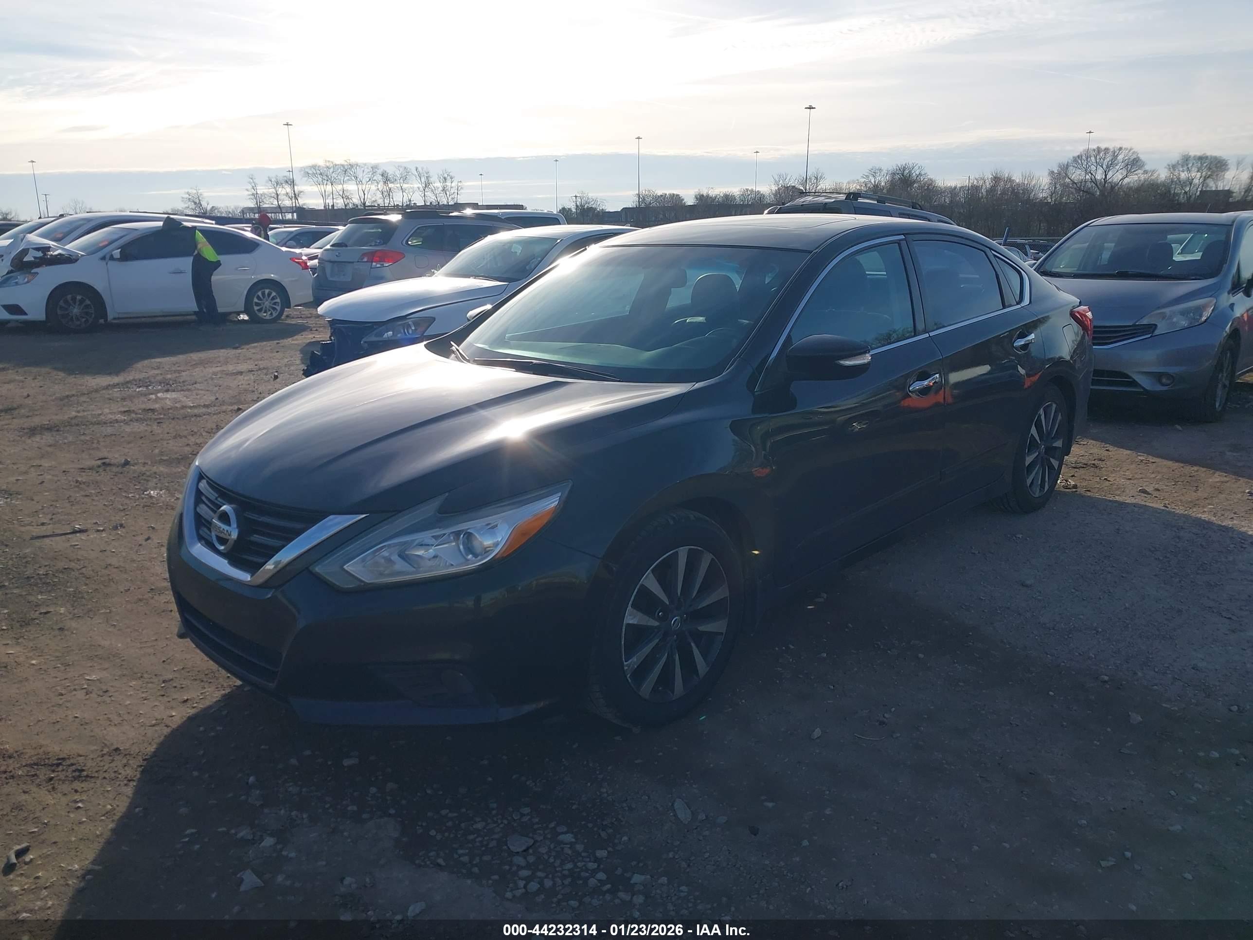 NISSAN ALTIMA image 2