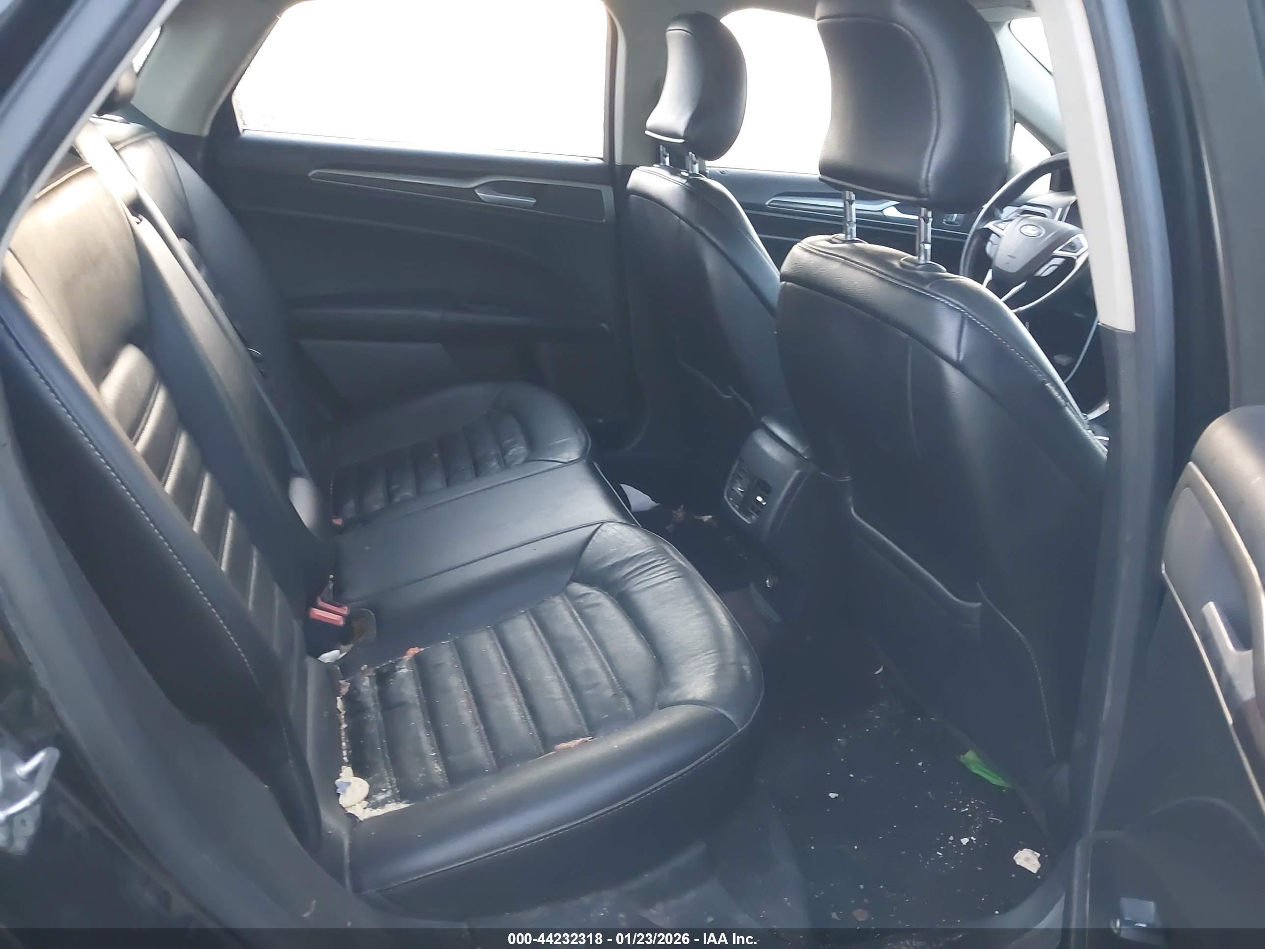 FORD FUSION image 8
