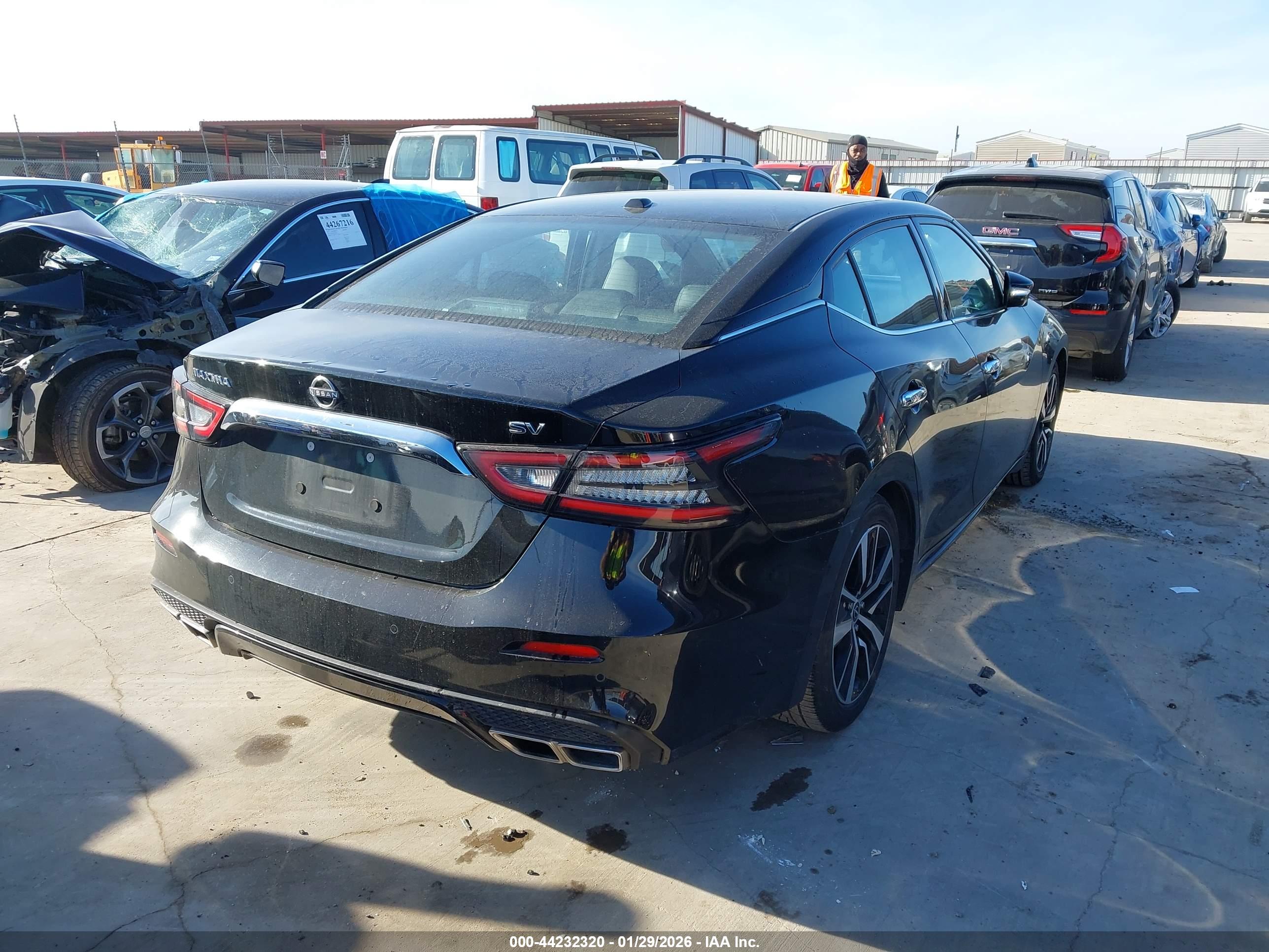 NISSAN MAXIMA image 4